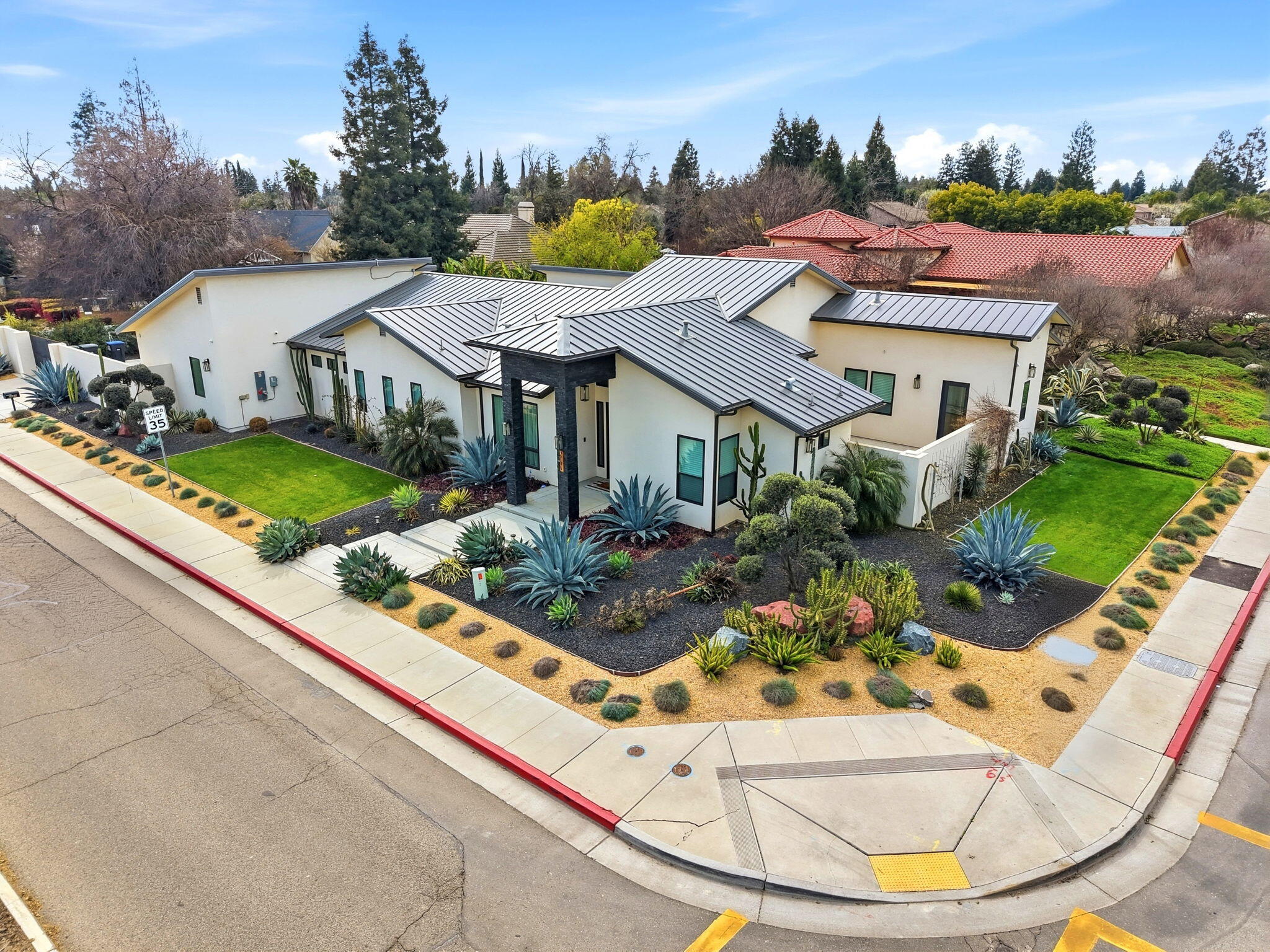 2191 N Linwood St, Visalia, CA 93291