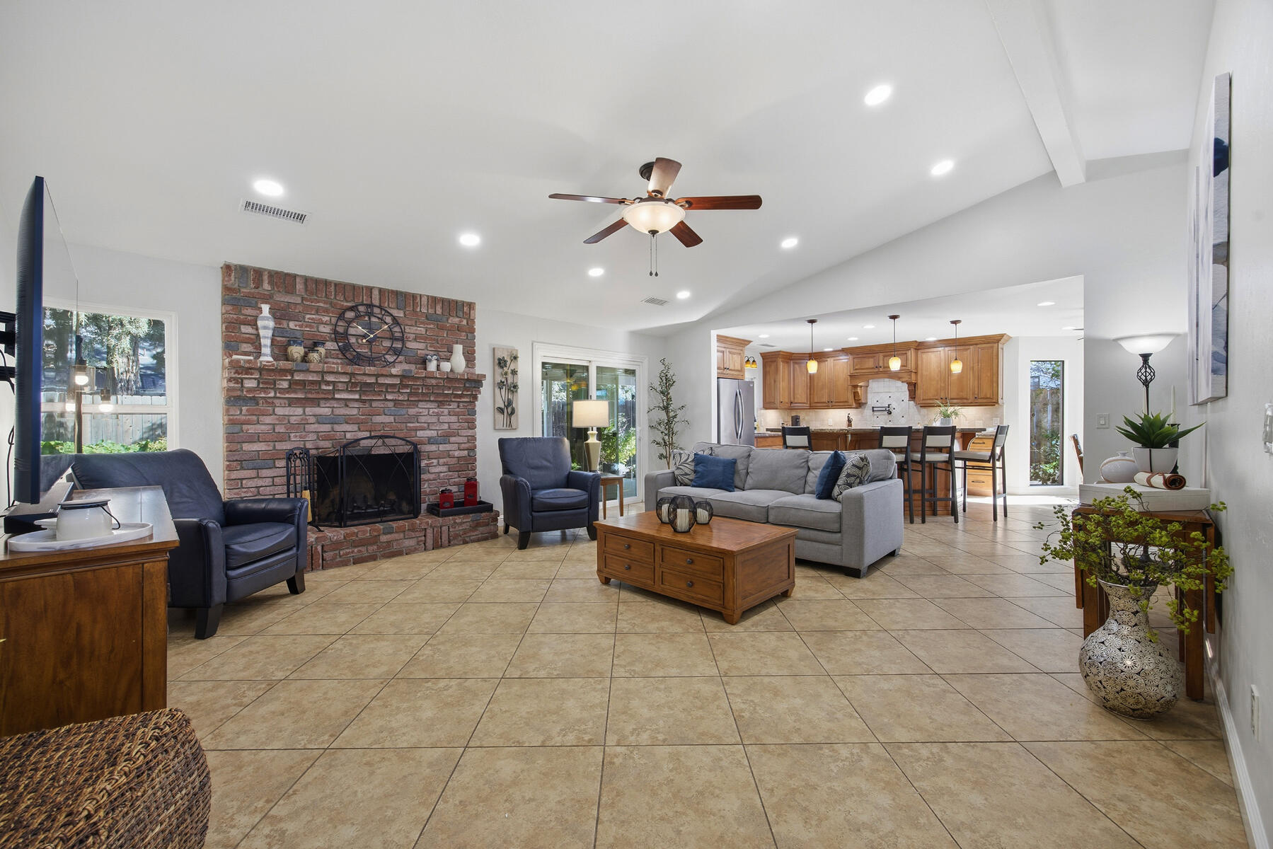 2418 E Princeton Ave, Visalia, CA 93292