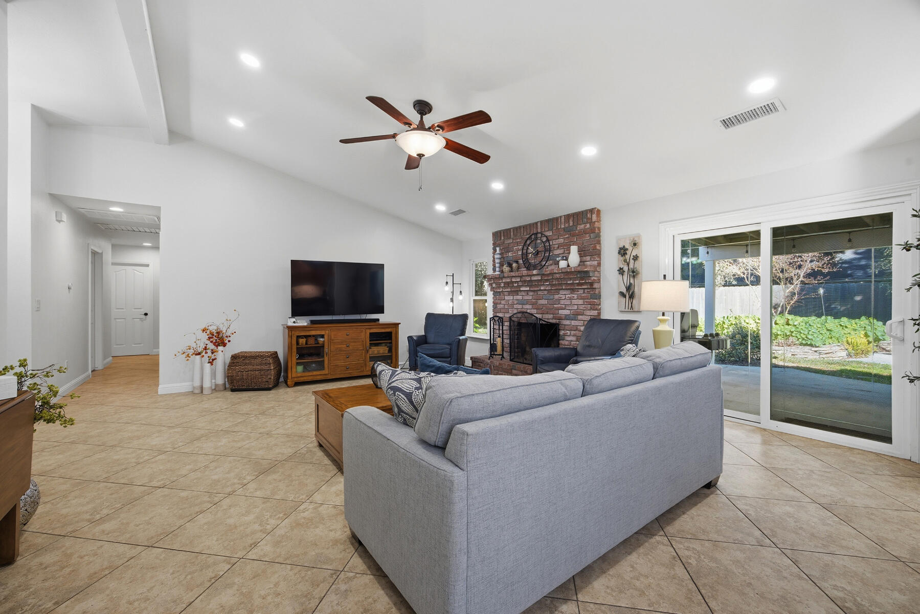 2418 E Princeton Ave, Visalia, CA 93292