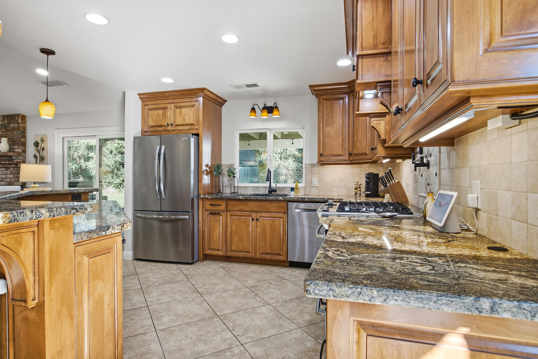 2418 E Princeton Ave, Visalia, CA 93292