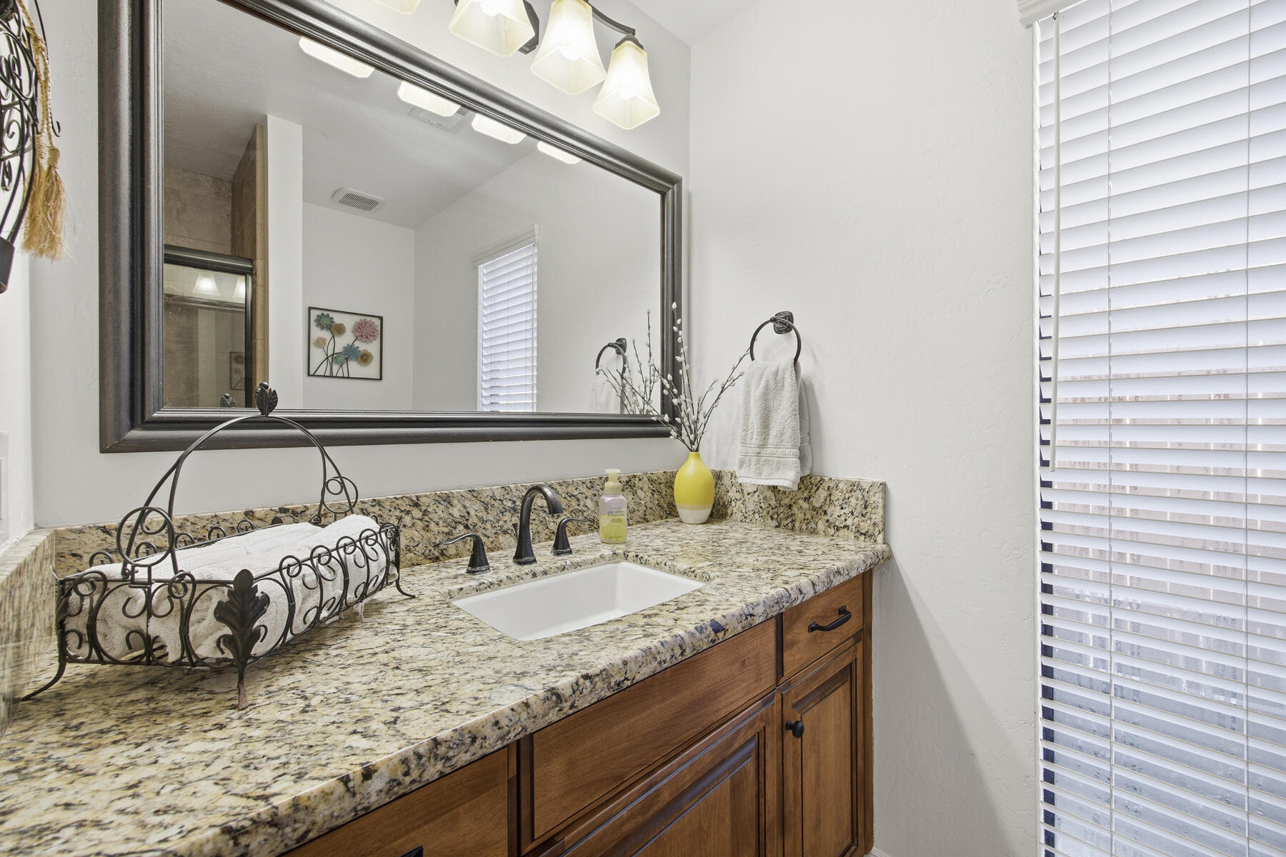 2418 E Princeton Ave, Visalia, CA 93292