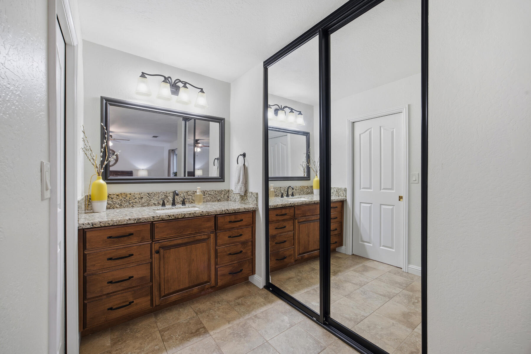 2418 E Princeton Ave, Visalia, CA 93292