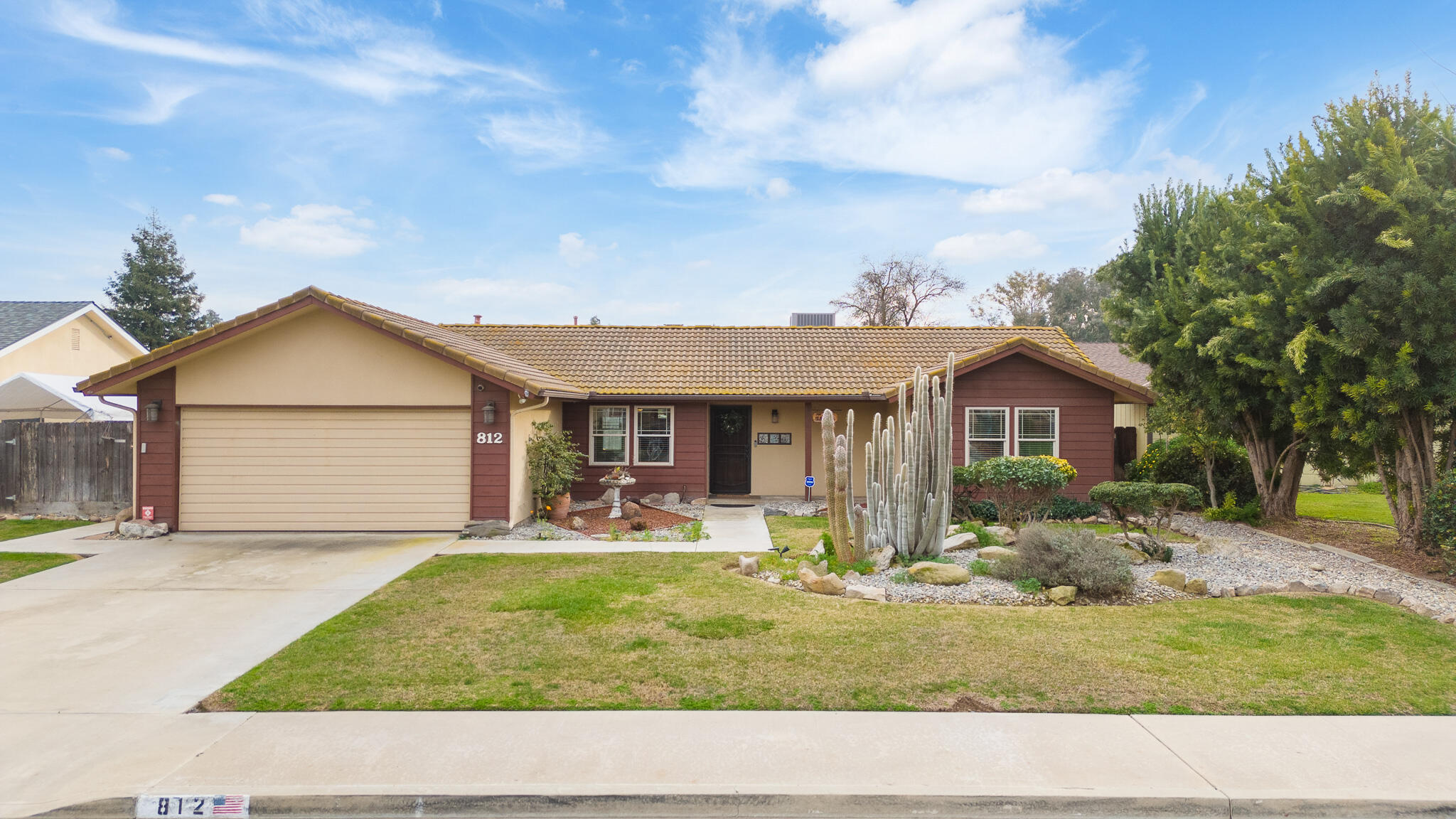 812 Woods Pl, Exeter, CA 93221