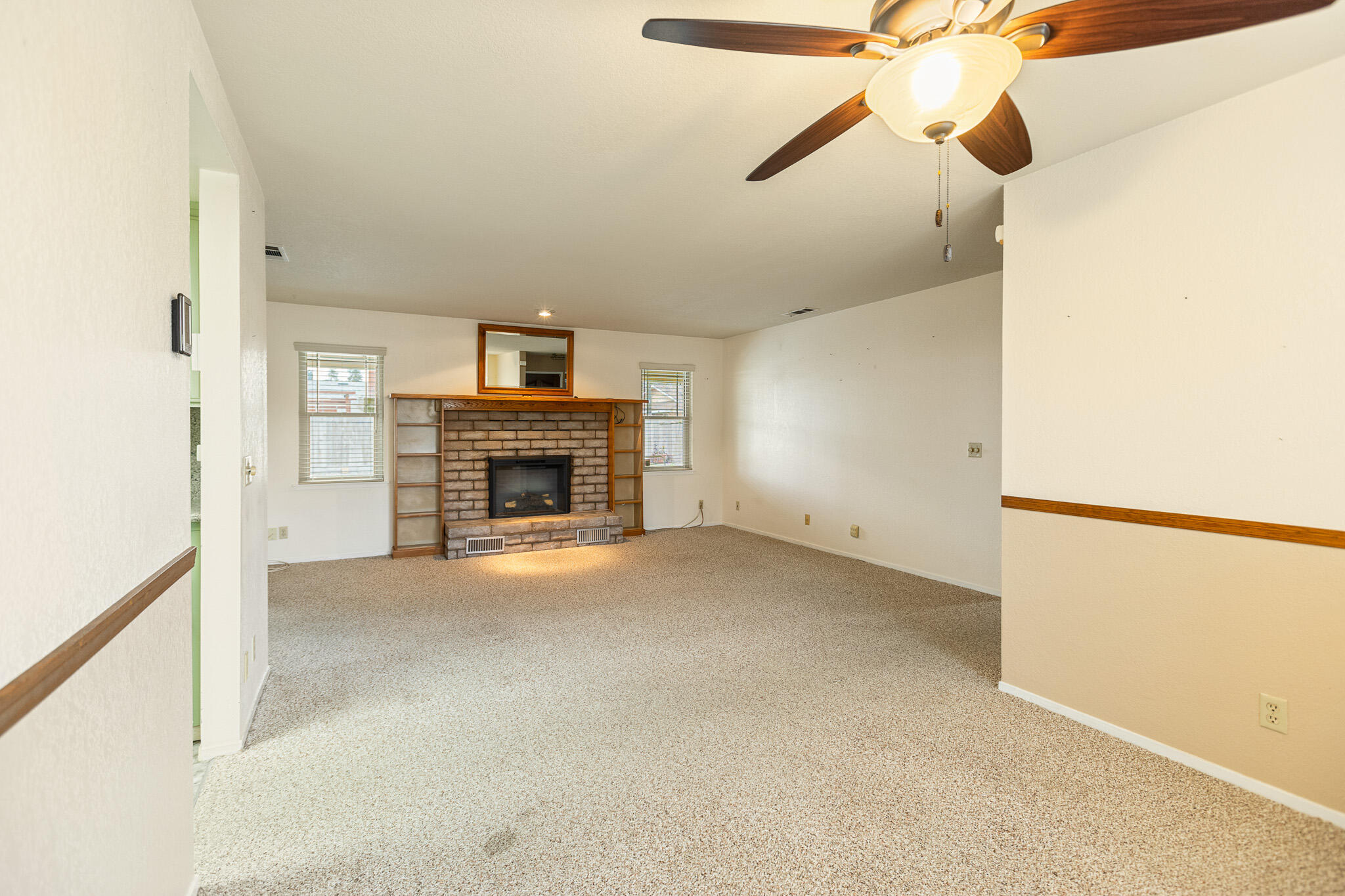 812 Woods Pl, Exeter, CA 93221