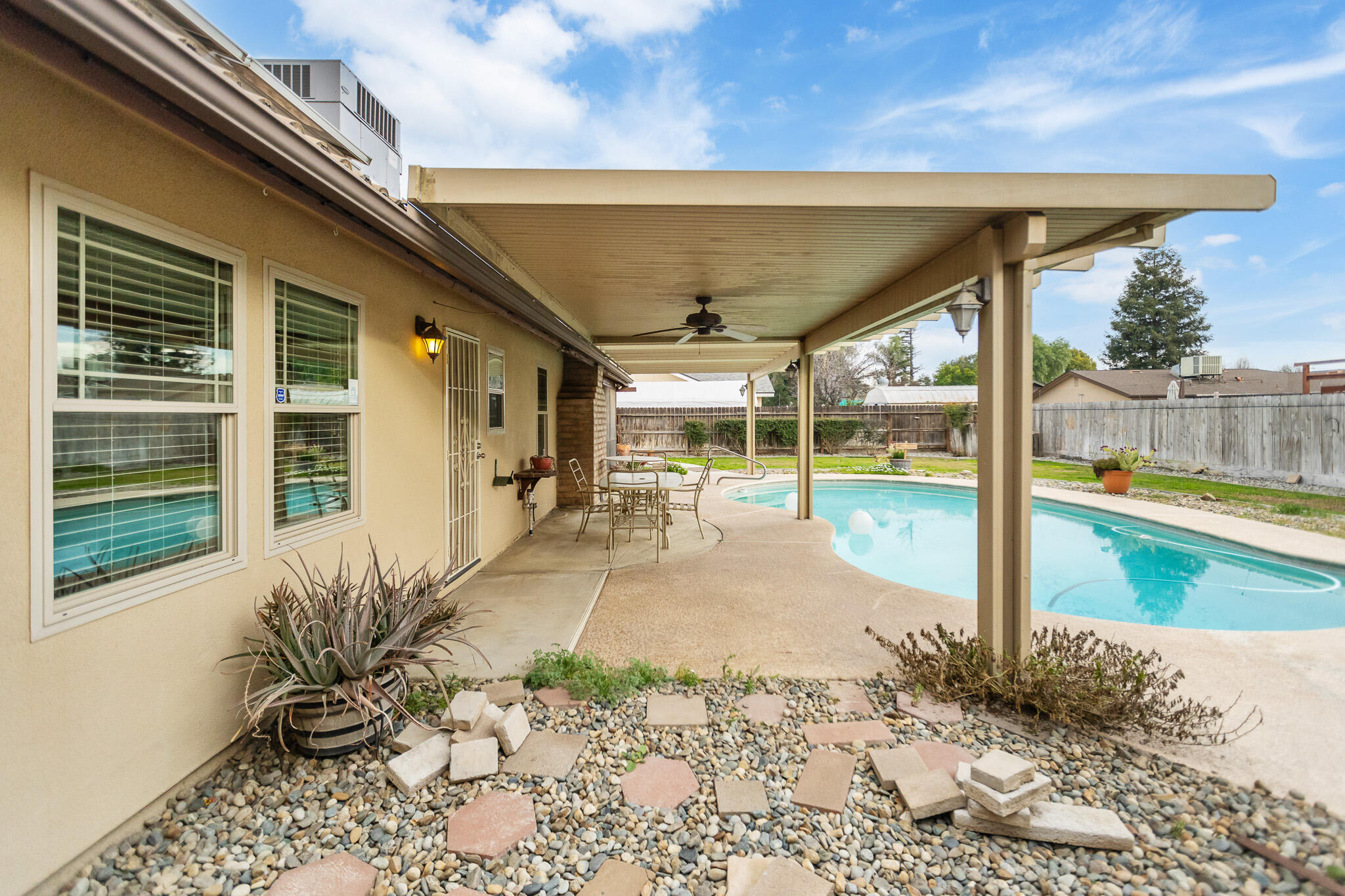 812 Woods Pl, Exeter, CA 93221