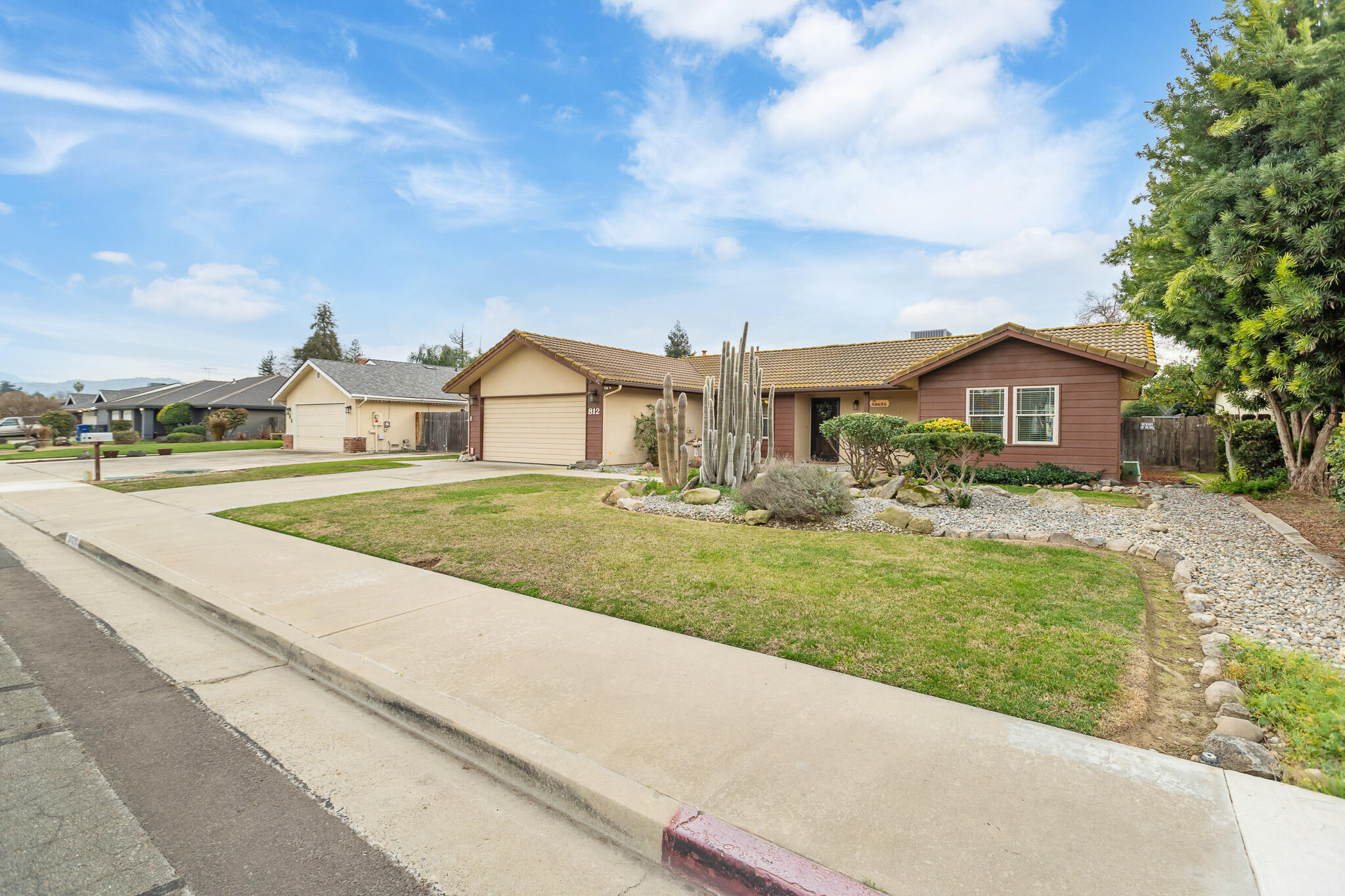 812 Woods Pl, Exeter, CA 93221