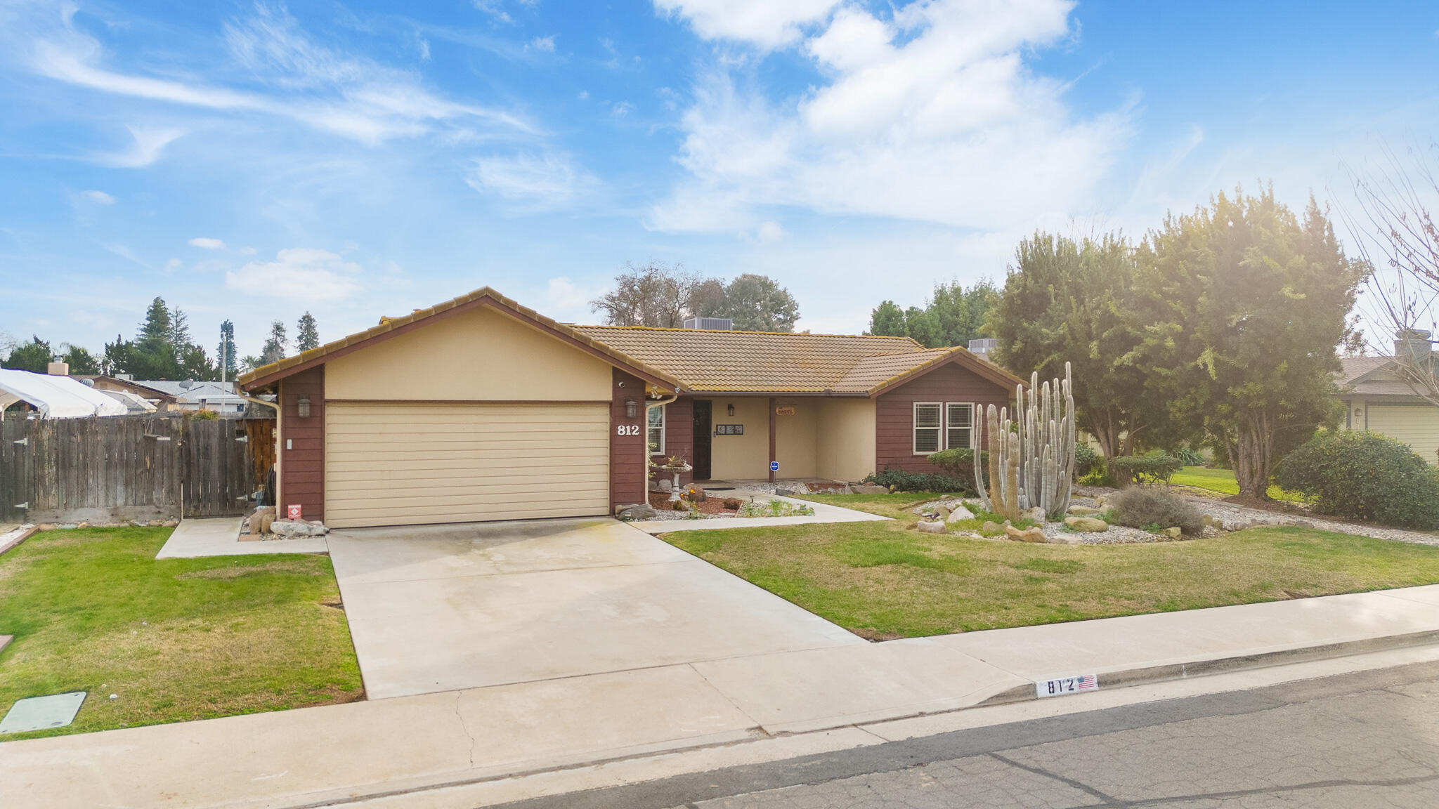 812 Woods Pl, Exeter, CA 93221