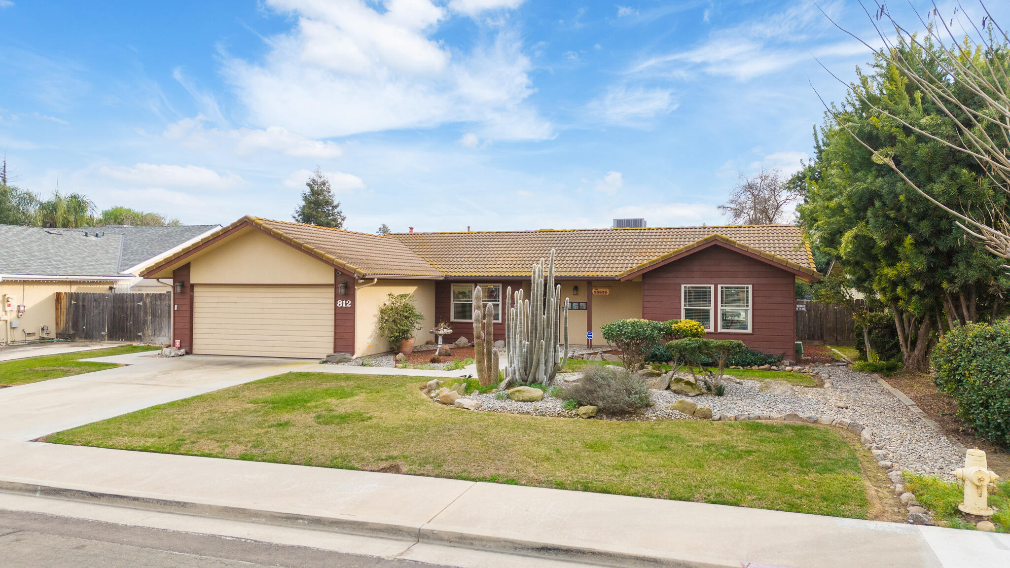 812 Woods Pl, Exeter, CA 93221