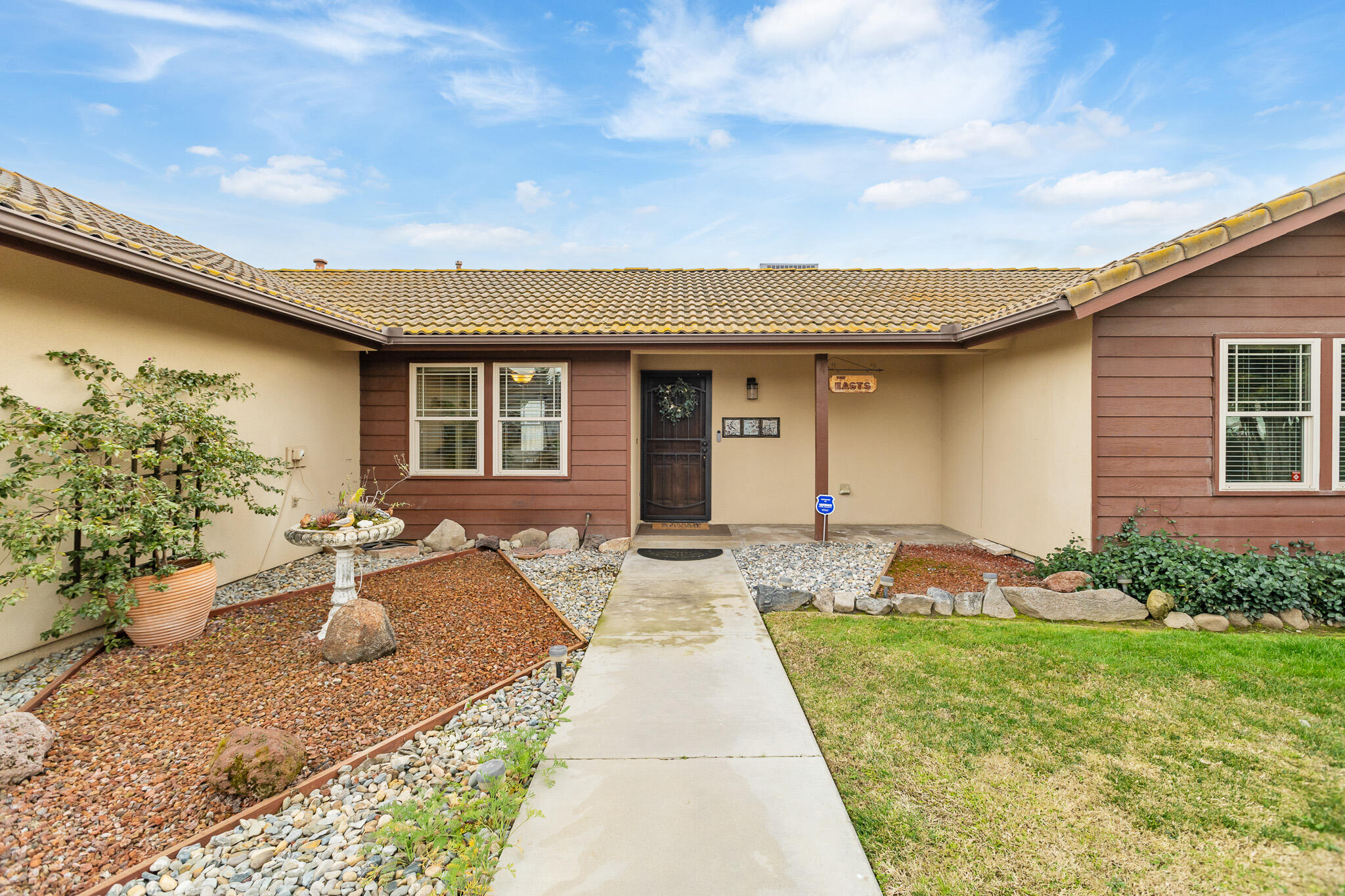 812 Woods Pl, Exeter, CA 93221