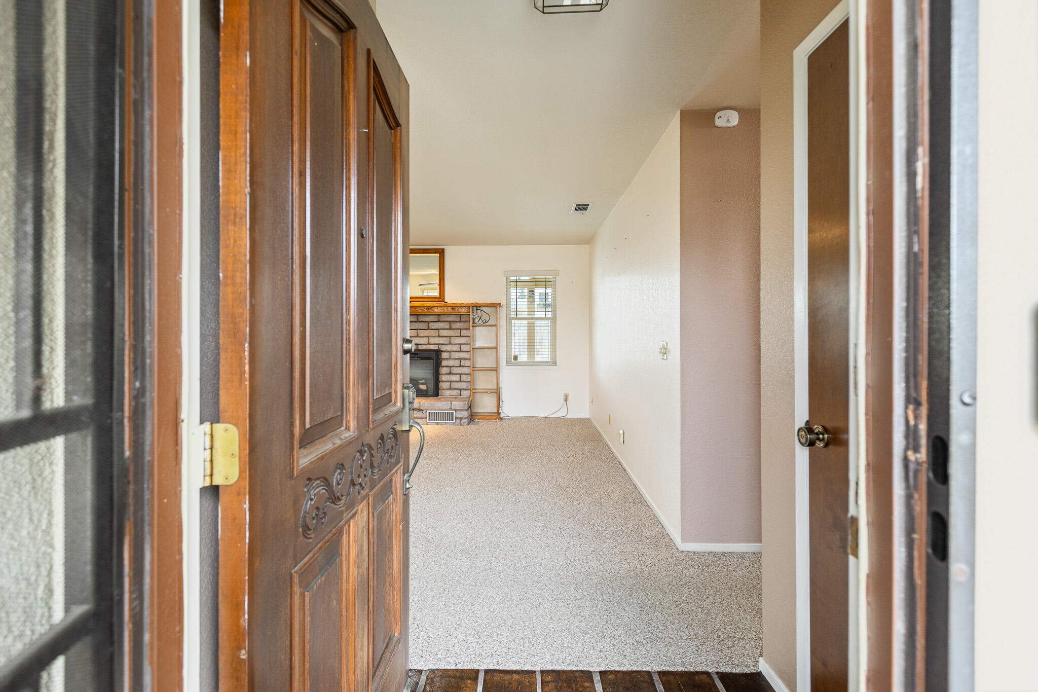 812 Woods Pl, Exeter, CA 93221