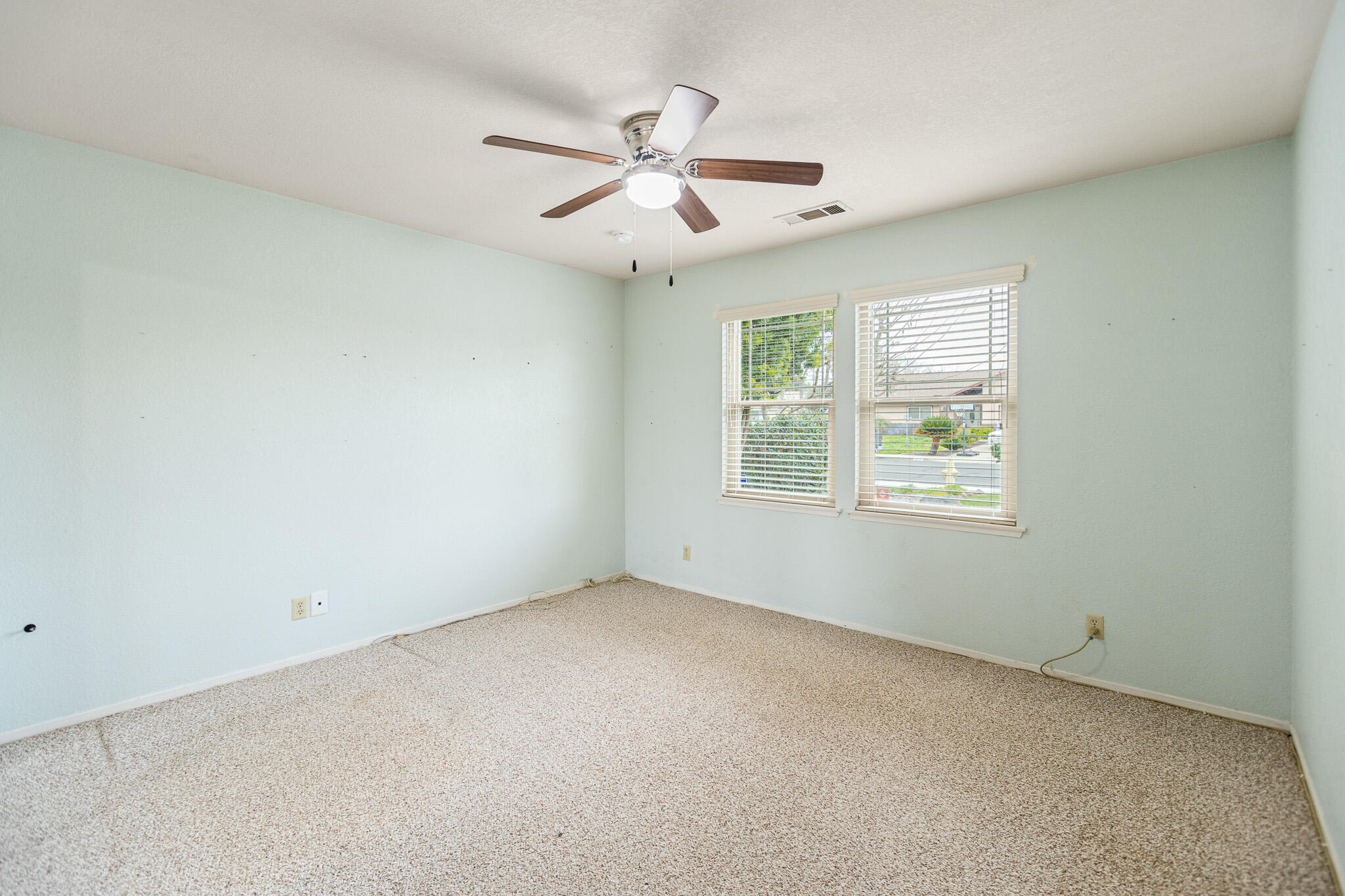 812 Woods Pl, Exeter, CA 93221