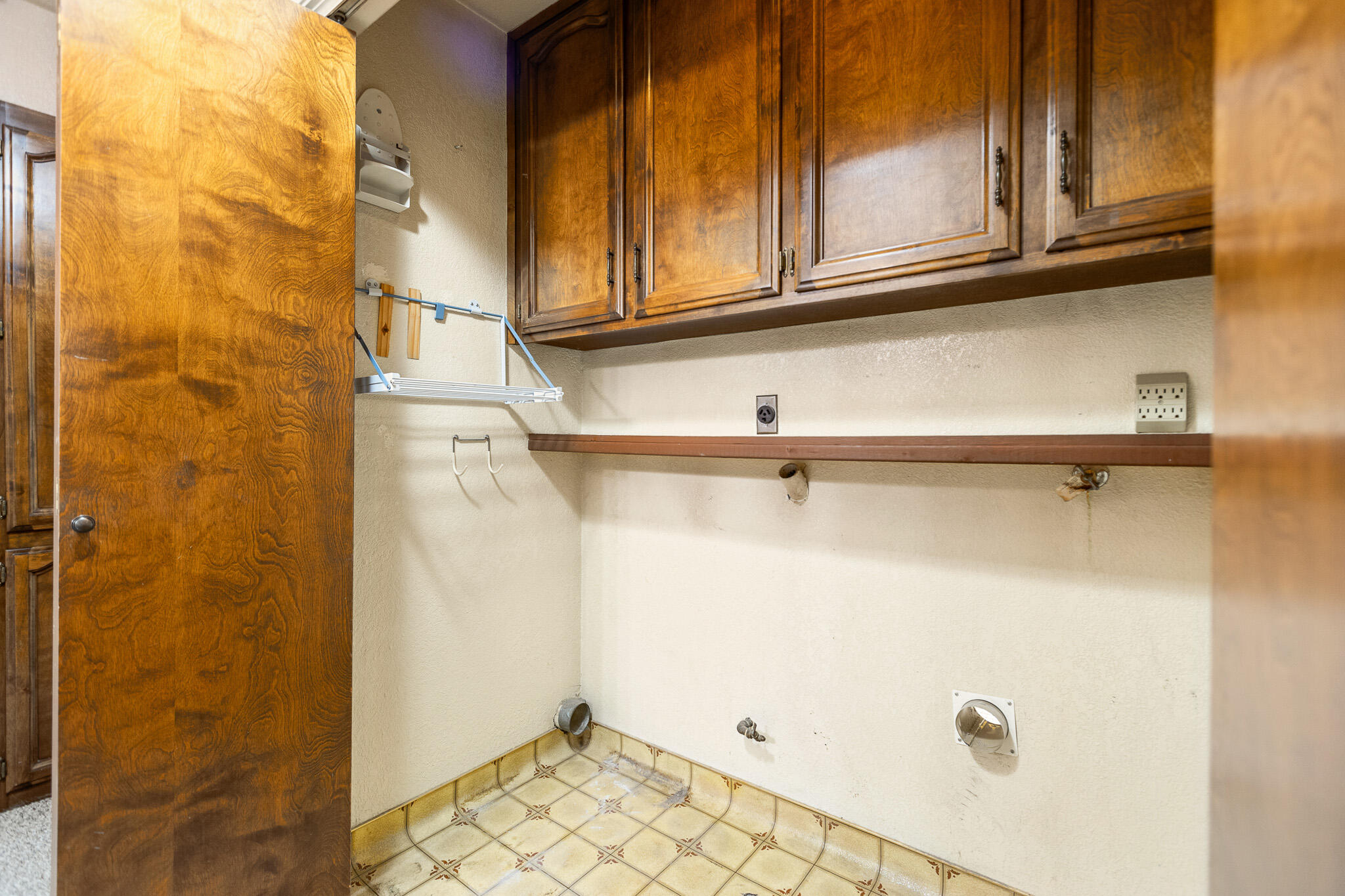 812 Woods Pl, Exeter, CA 93221