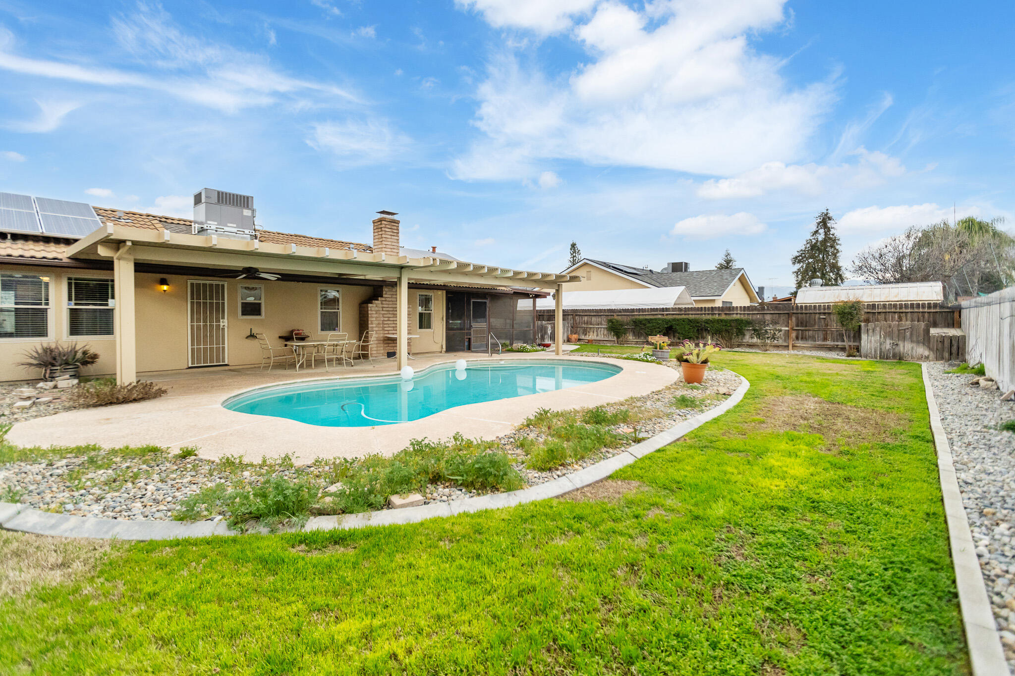 812 Woods Pl, Exeter, CA 93221