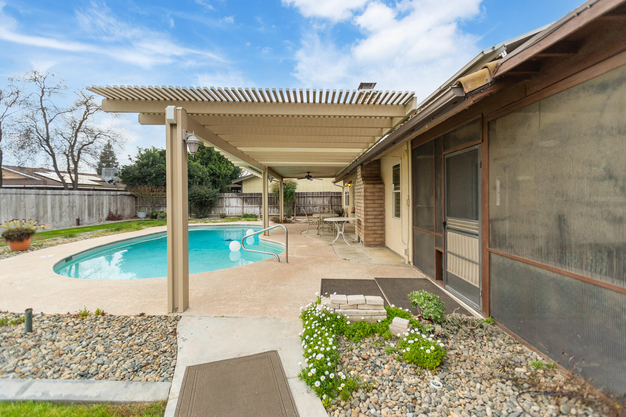 812 Woods Pl, Exeter, CA 93221