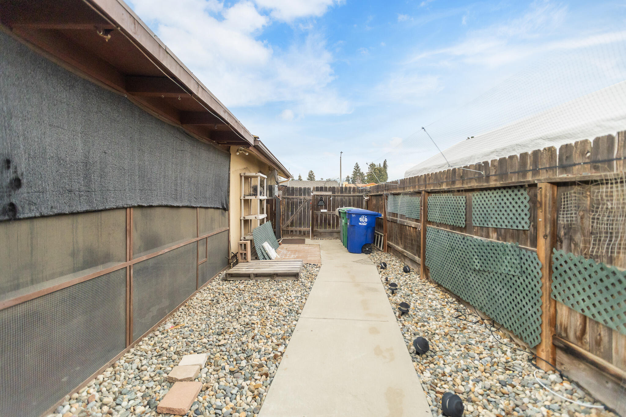 812 Woods Pl, Exeter, CA 93221