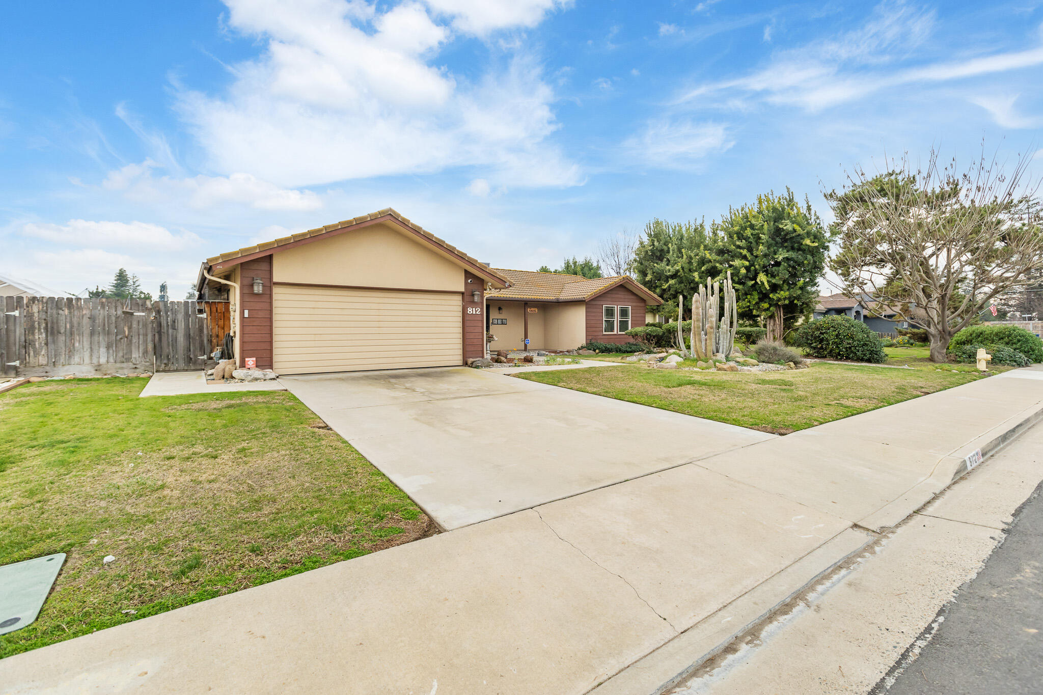 812 Woods Pl, Exeter, CA 93221