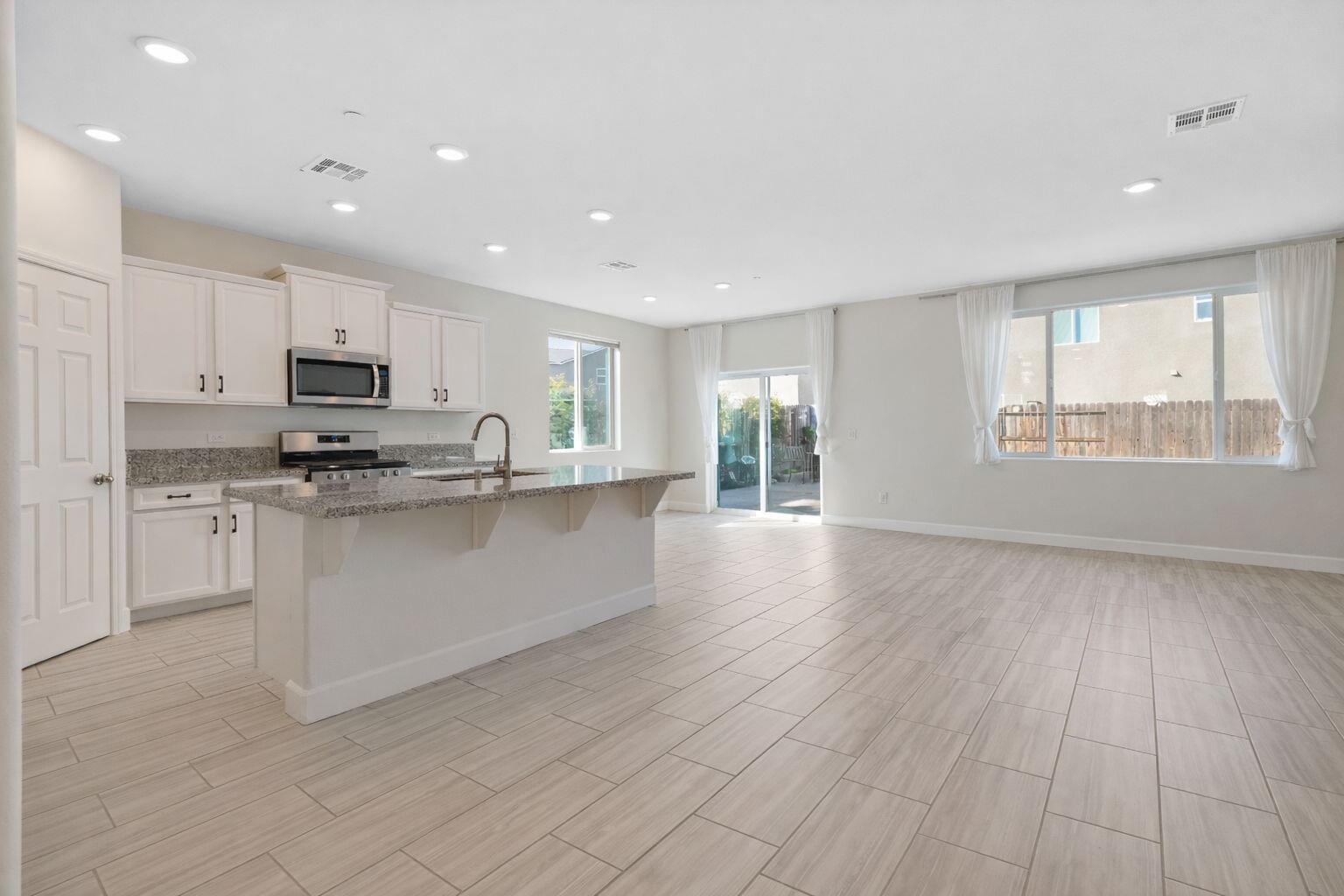 3516 E Seeger Ave, Visalia, CA 93292