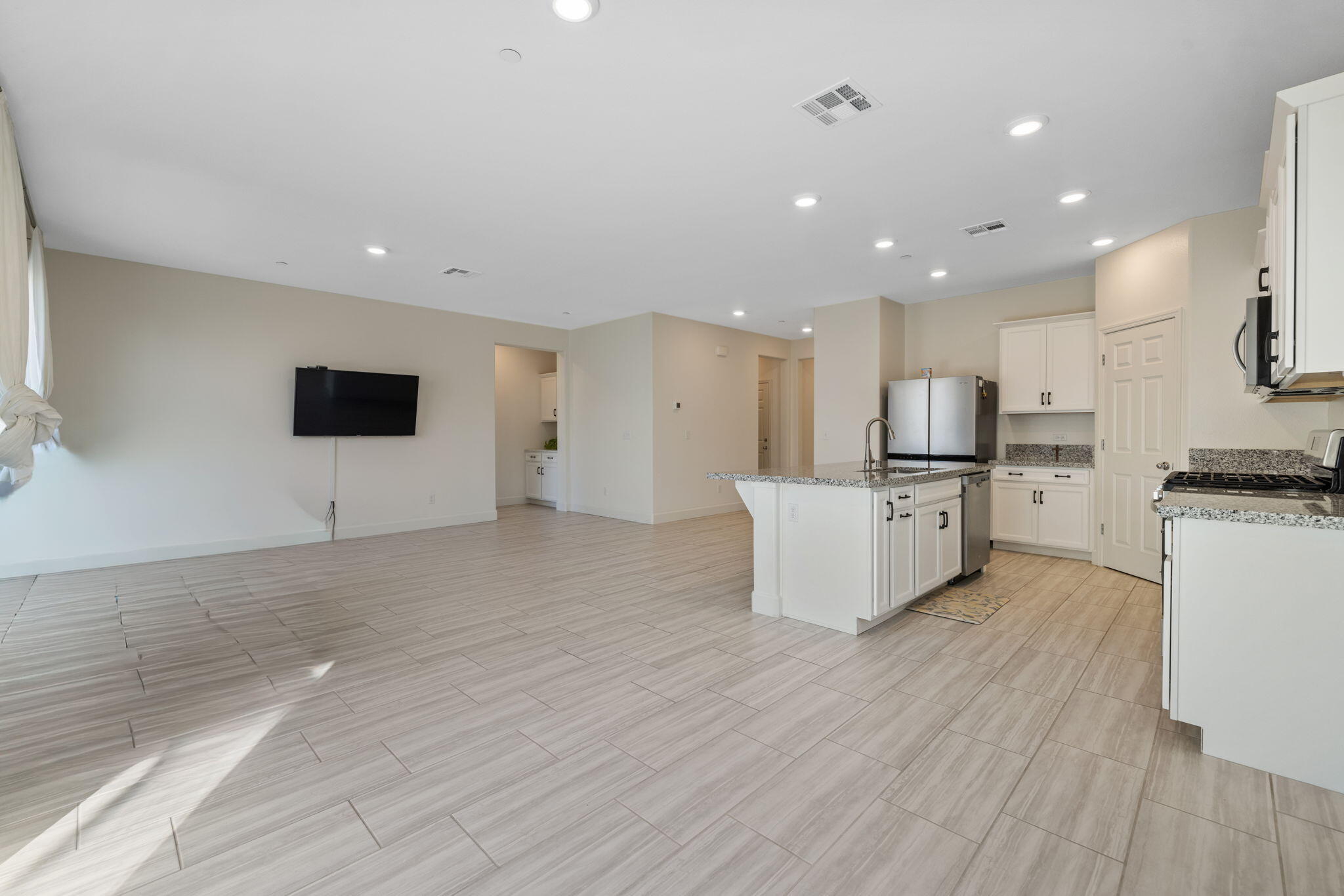 3516 E Seeger Ave, Visalia, CA 93292