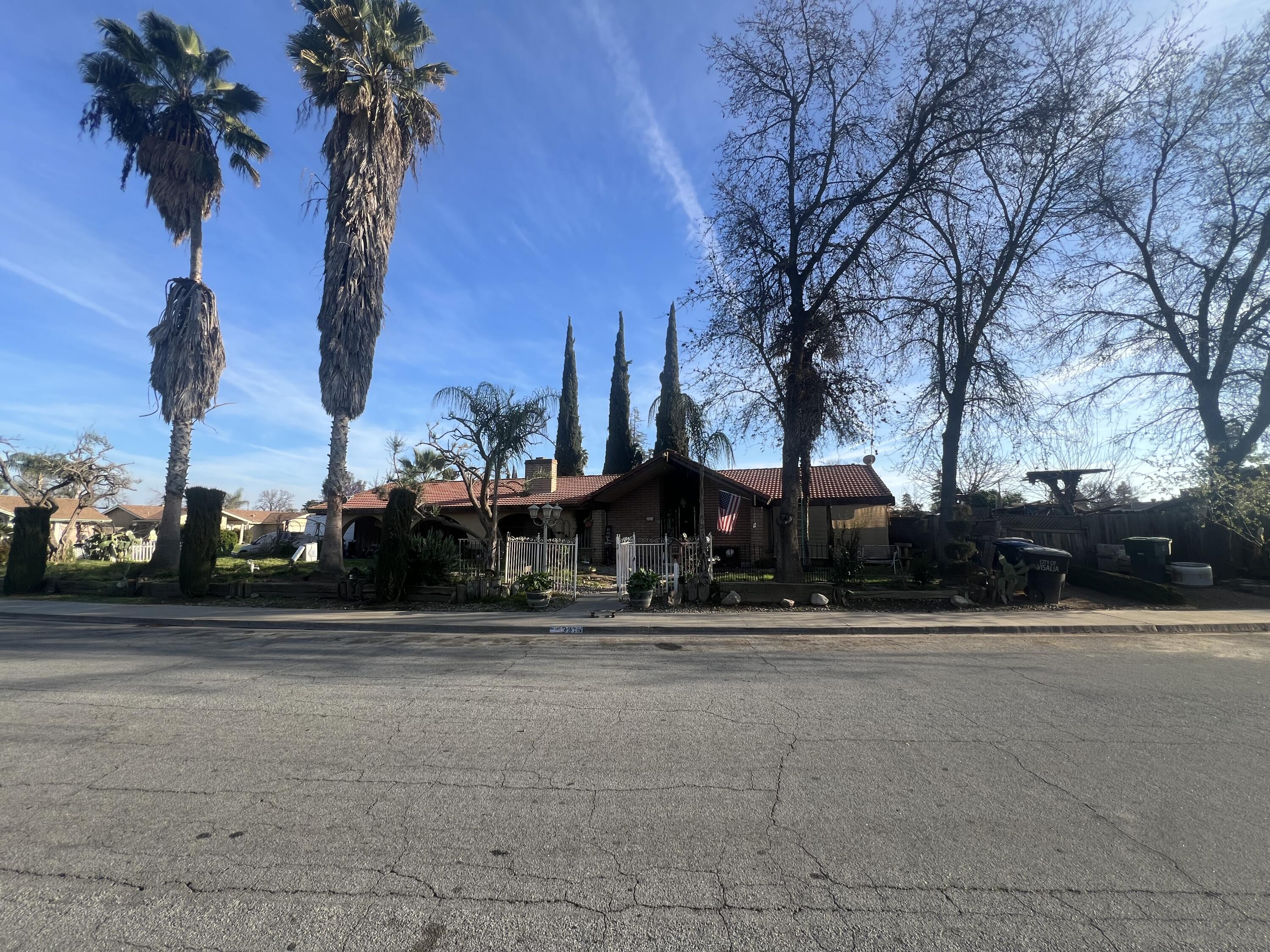 3215 W Coppola Ave, Visalia, CA 93277