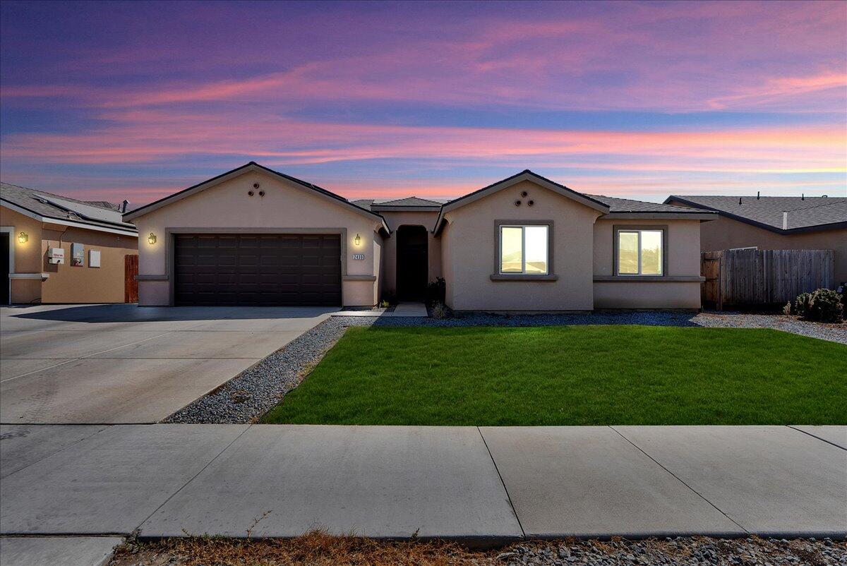 2439 Madeline Dr, Hanford, CA 93230