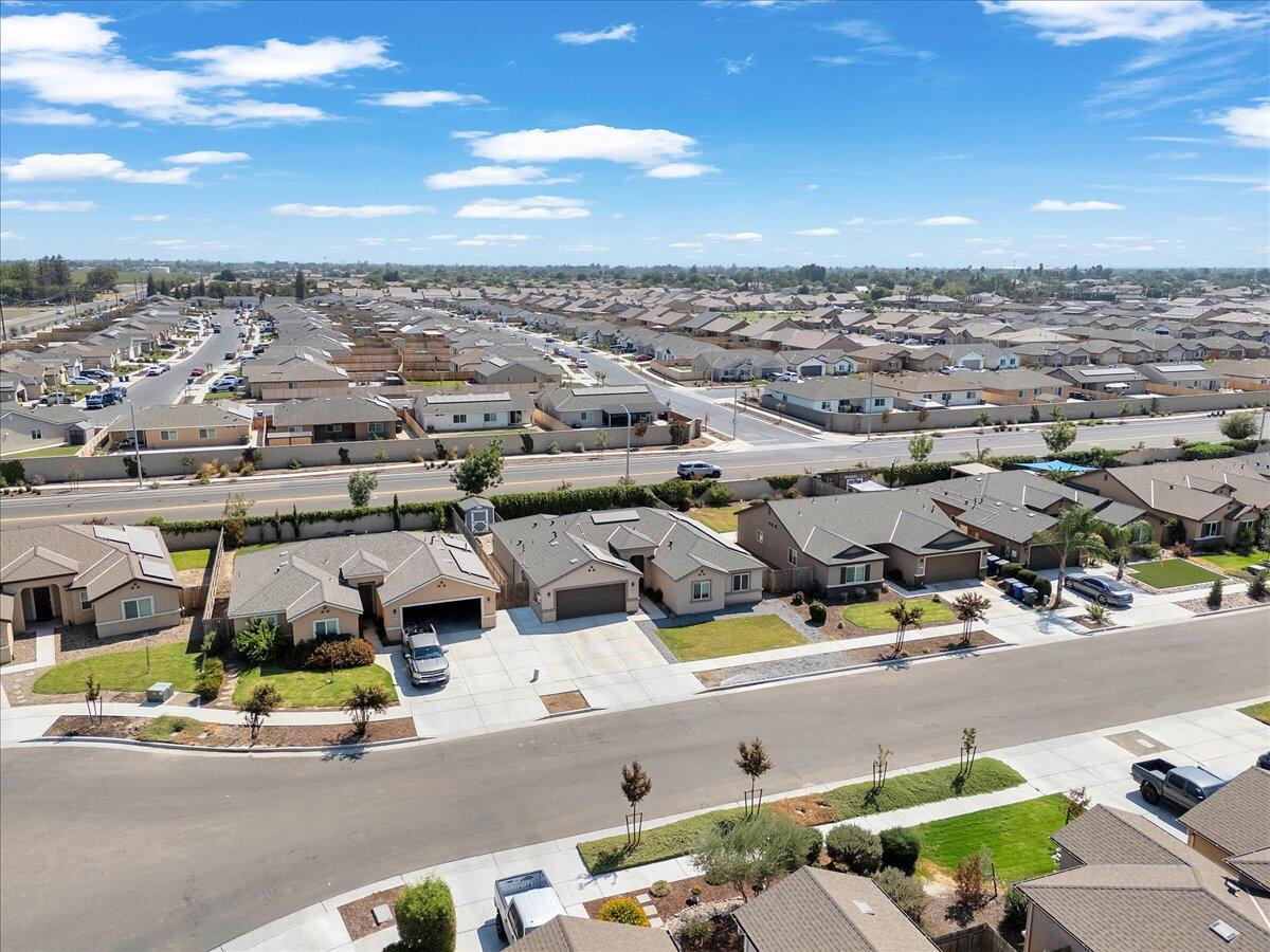 2439 Madeline Dr, Hanford, CA 93230