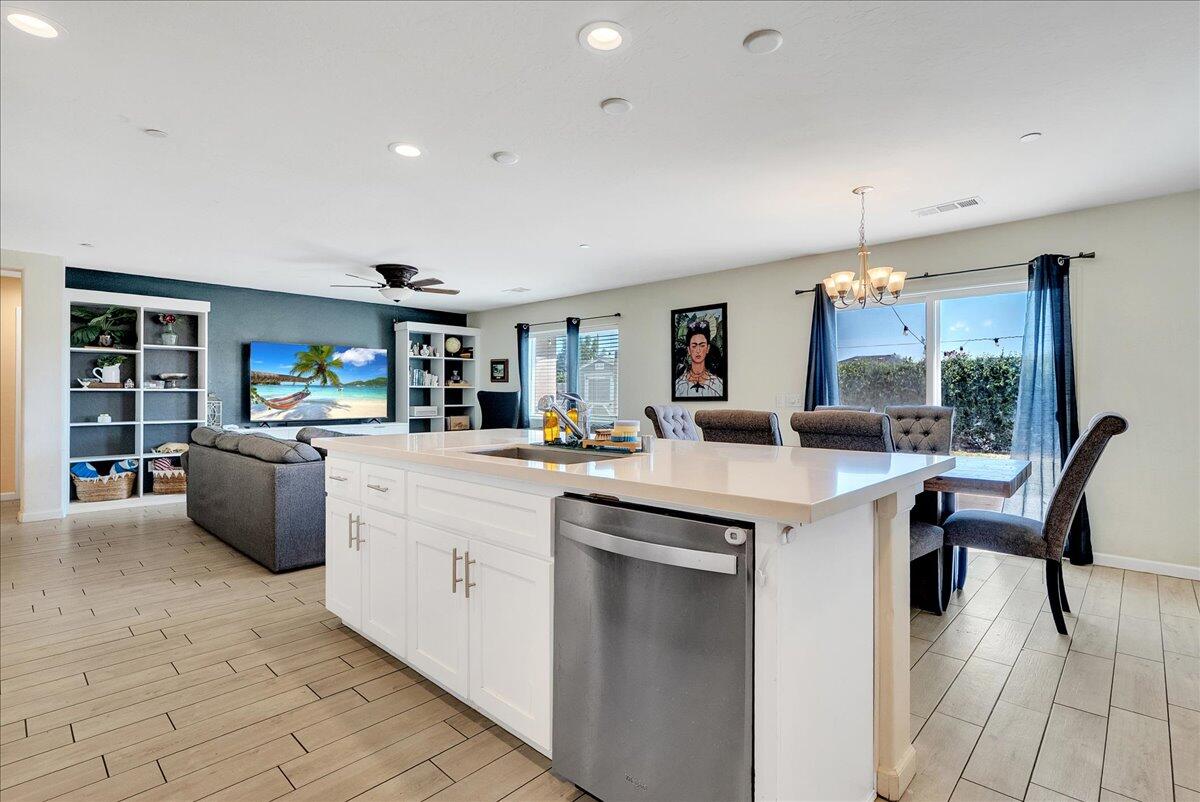 2439 Madeline Dr, Hanford, CA 93230