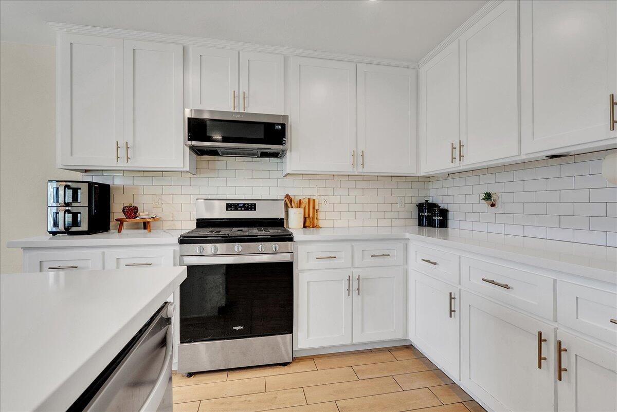 2439 Madeline Dr, Hanford, CA 93230