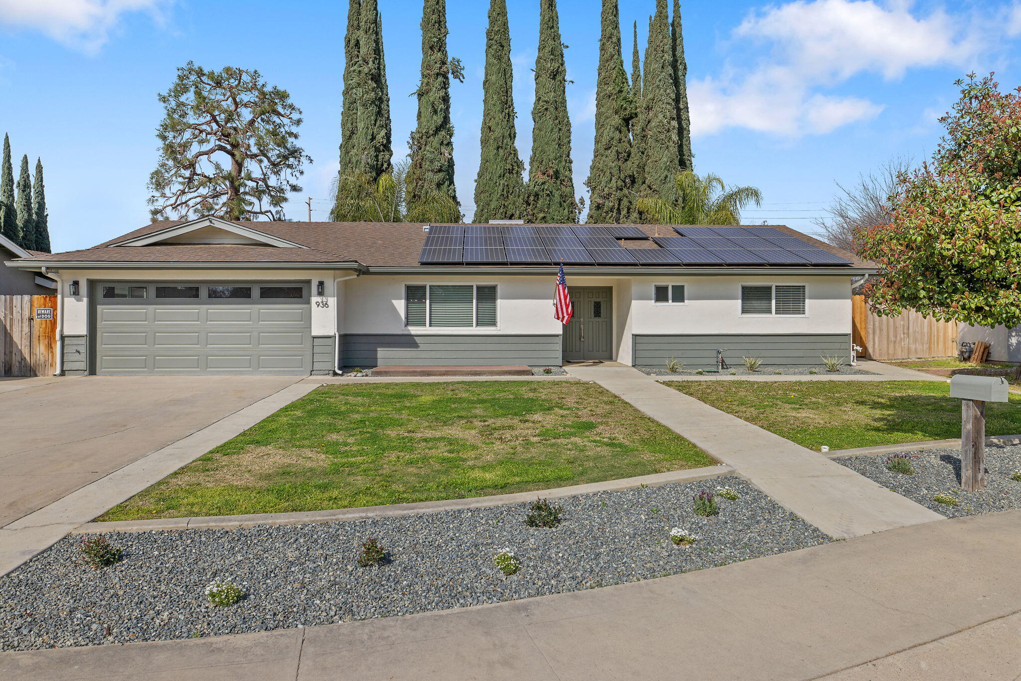 936 W Harter Ave, Visalia, CA 93277