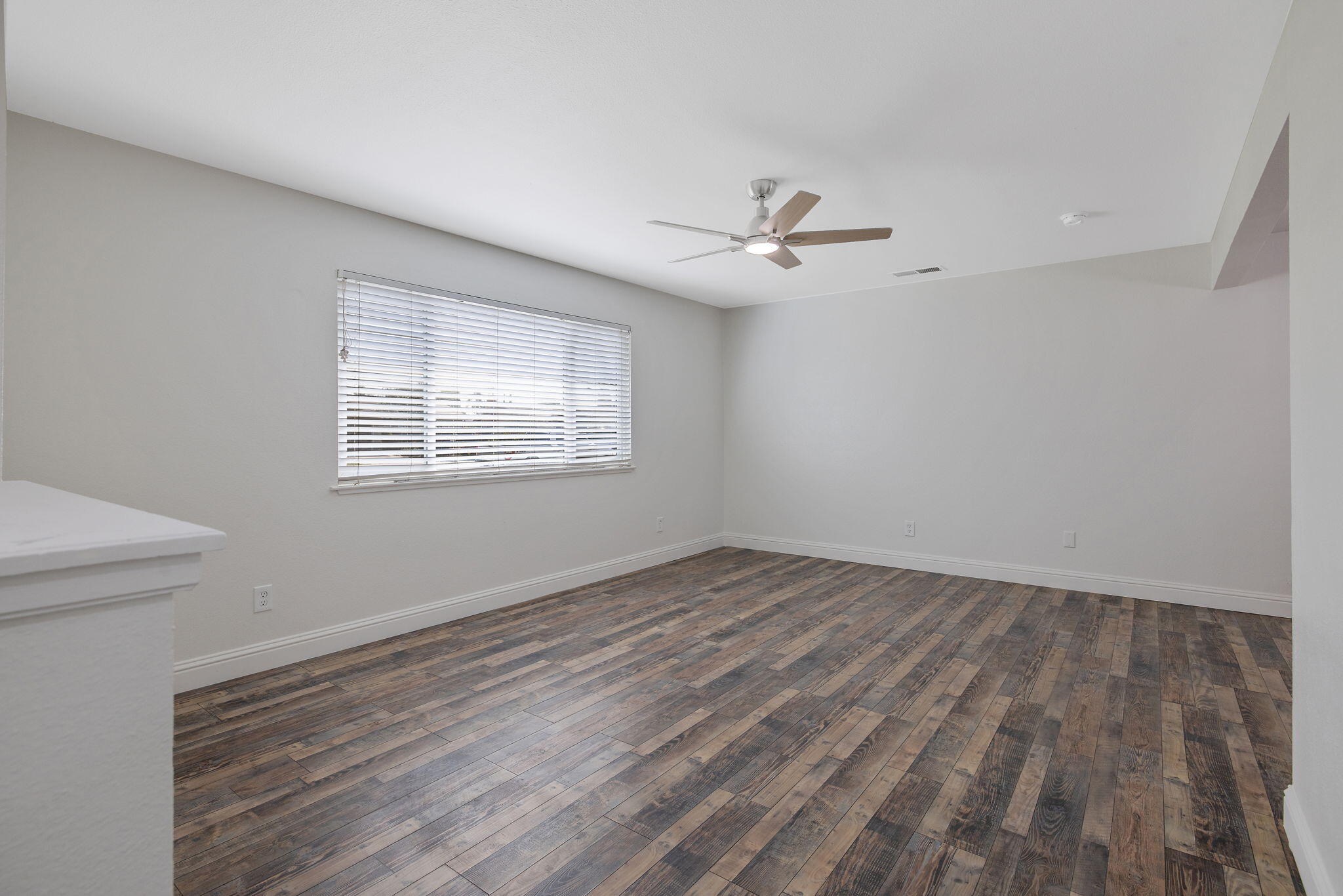 936 W Harter Ave, Visalia, CA 93277