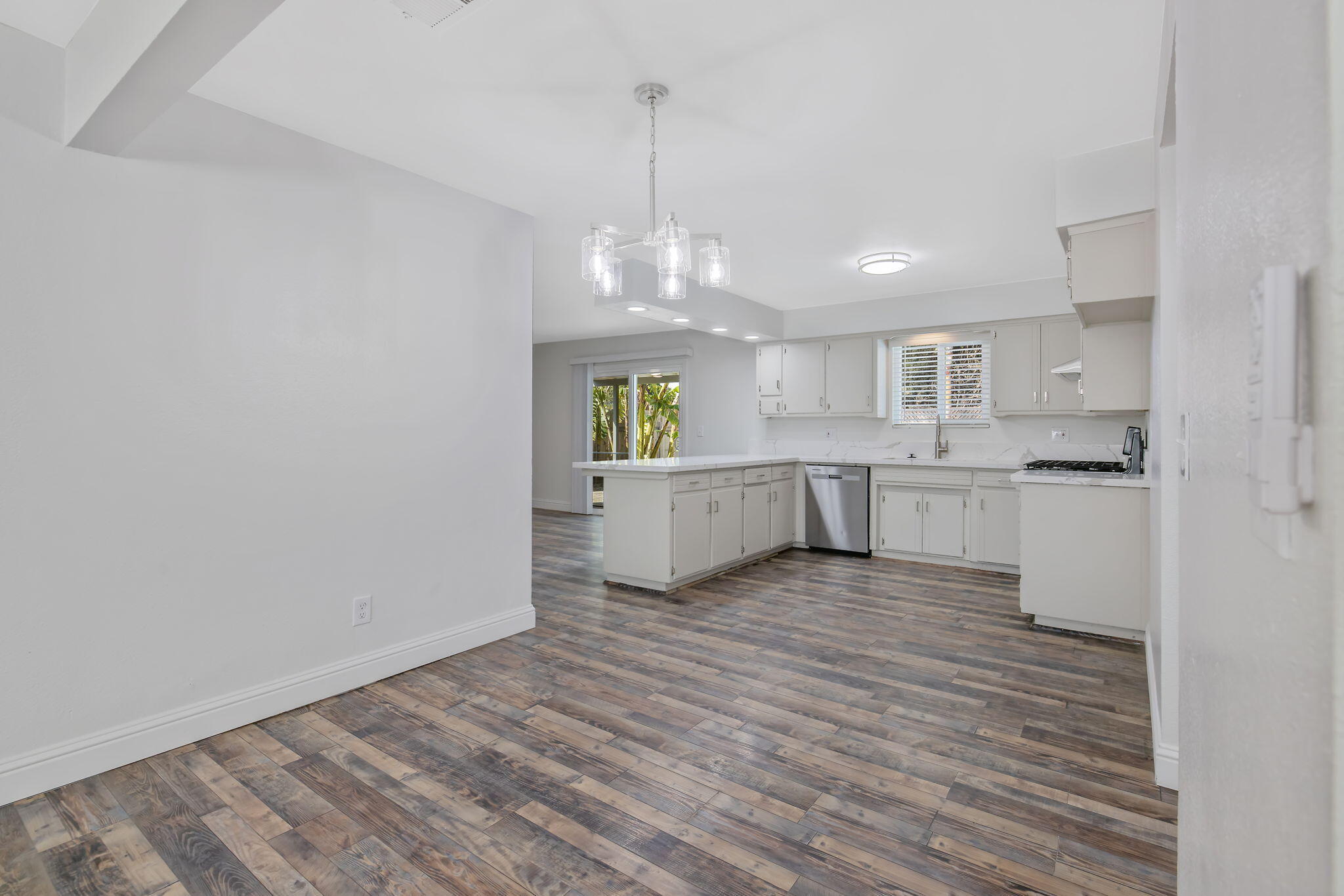 936 W Harter Ave, Visalia, CA 93277