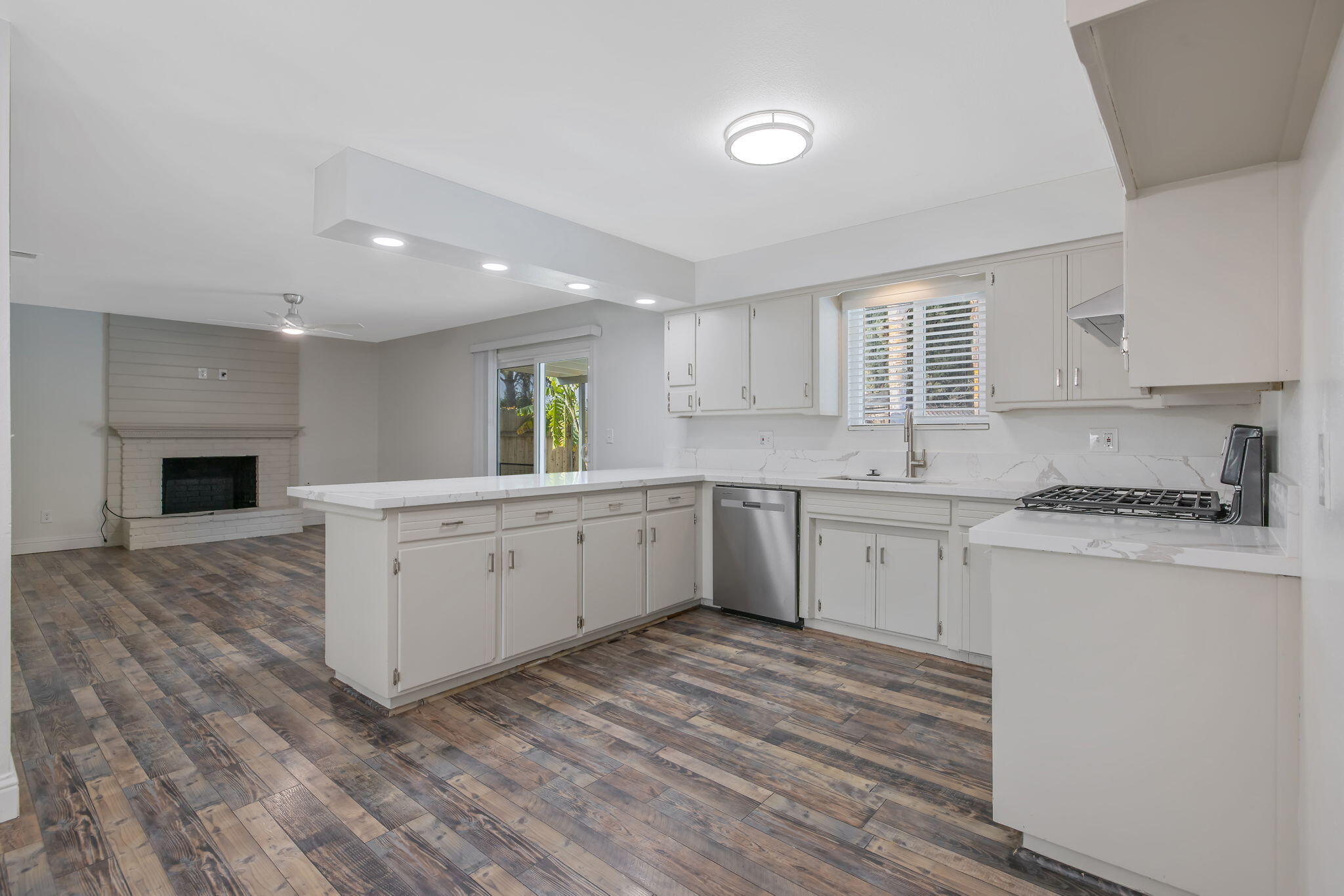 936 W Harter Ave, Visalia, CA 93277