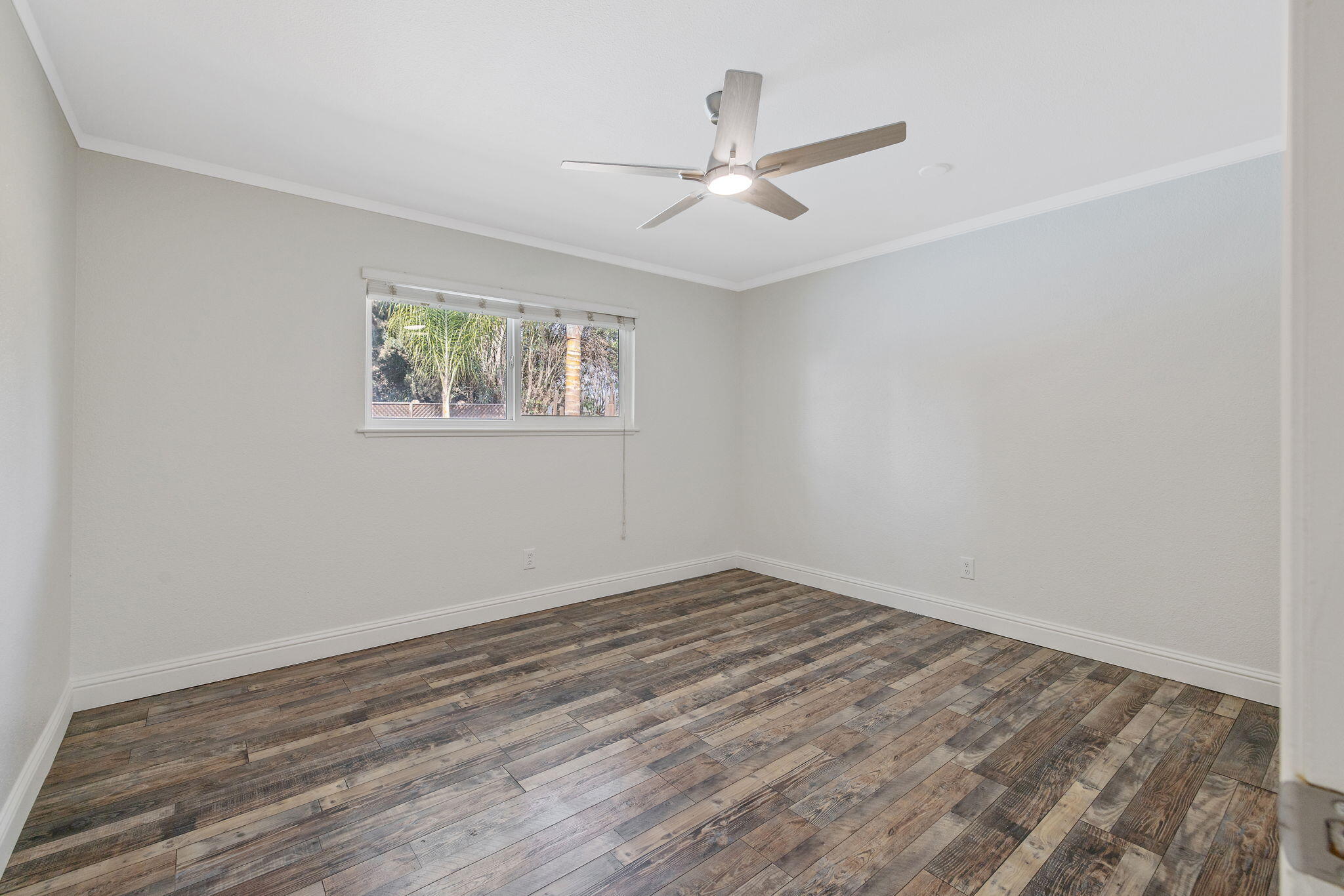 936 W Harter Ave, Visalia, CA 93277