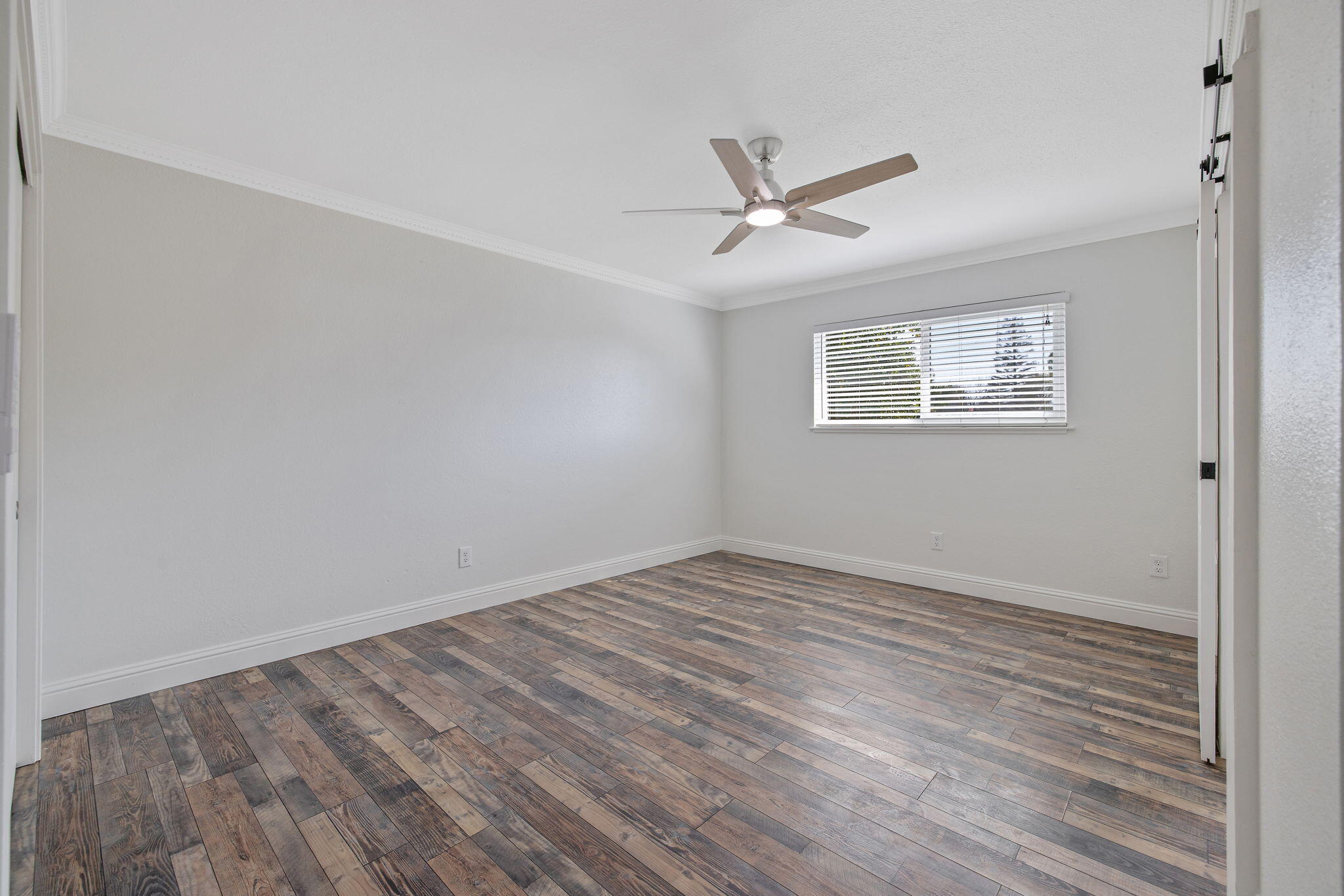 936 W Harter Ave, Visalia, CA 93277