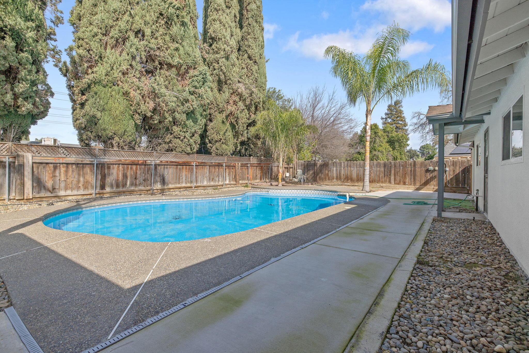 936 W Harter Ave, Visalia, CA 93277