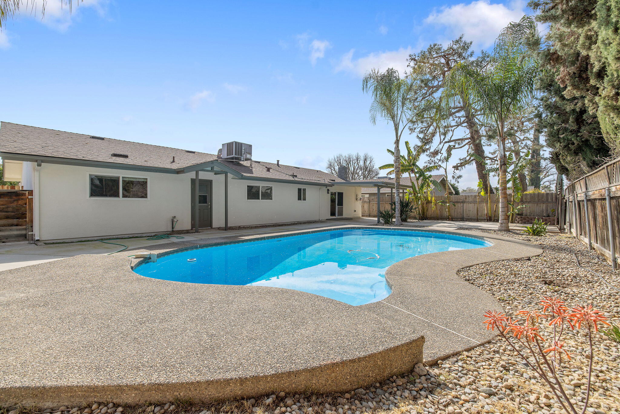 936 W Harter Ave, Visalia, CA 93277