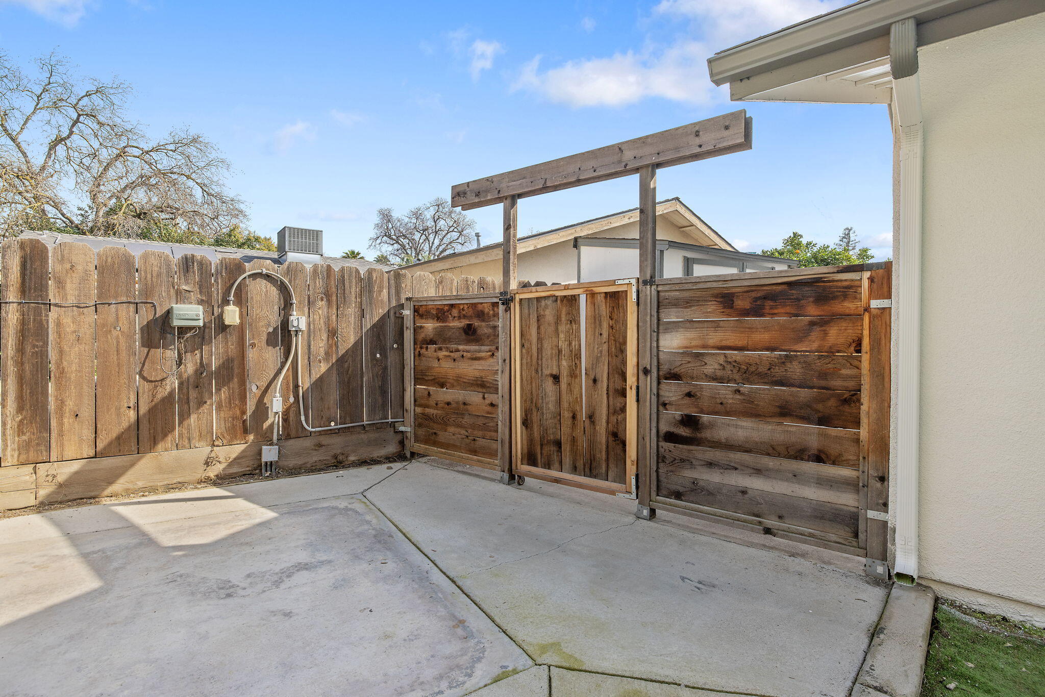 936 W Harter Ave, Visalia, CA 93277