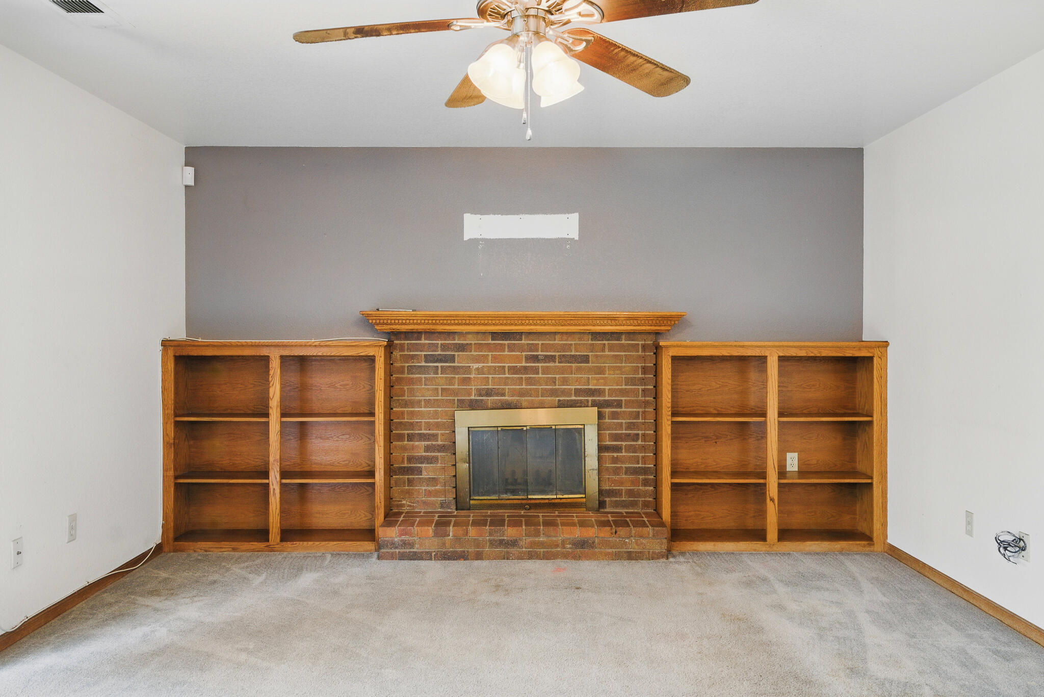 1977 Irving Cir, Tulare, CA 93274