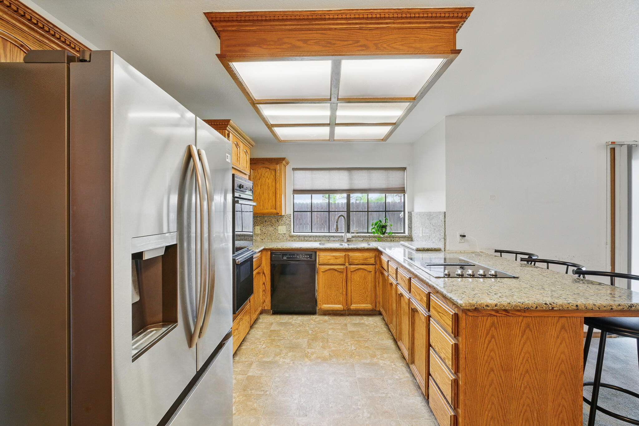 1977 Irving Cir, Tulare, CA 93274