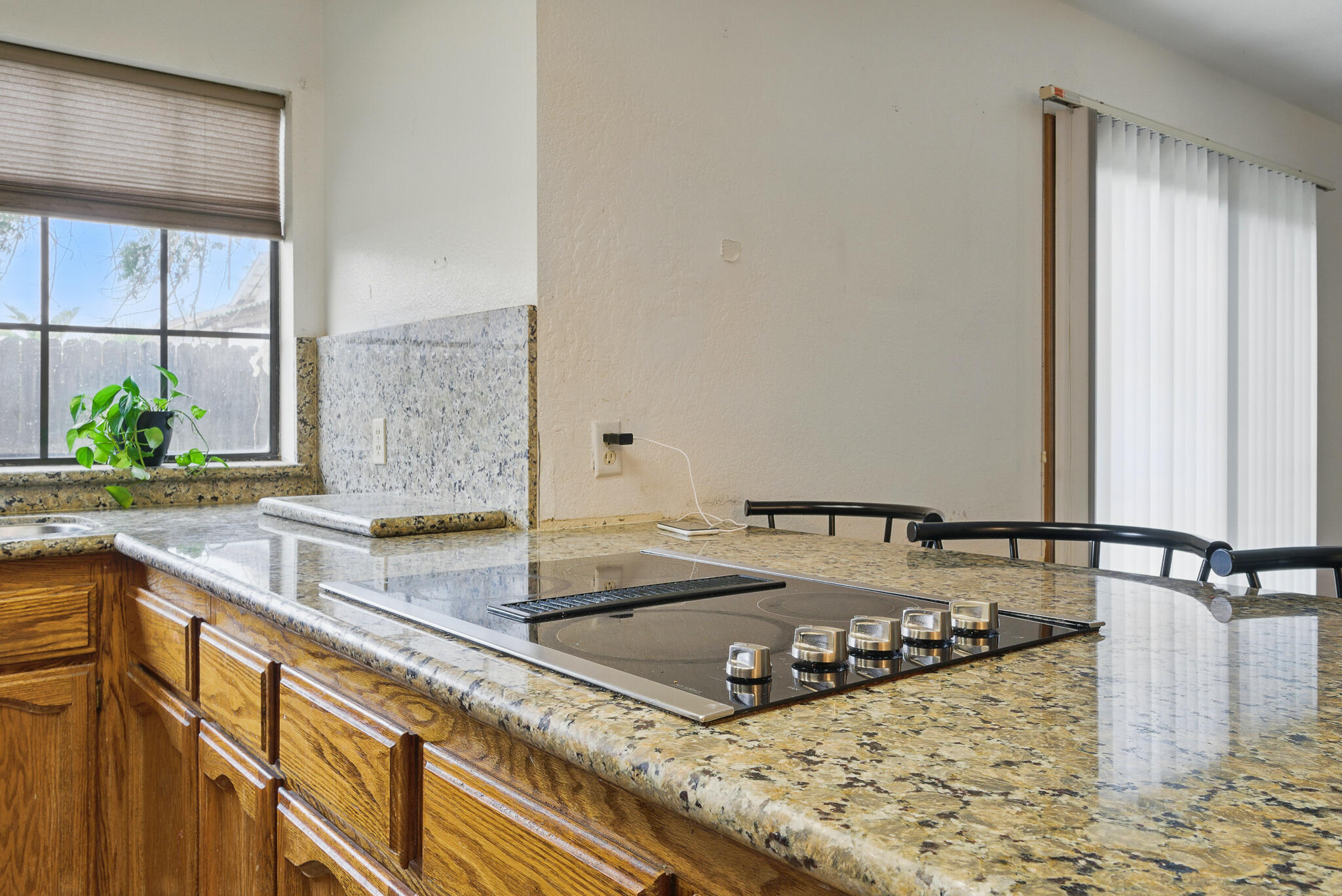 1977 Irving Cir, Tulare, CA 93274