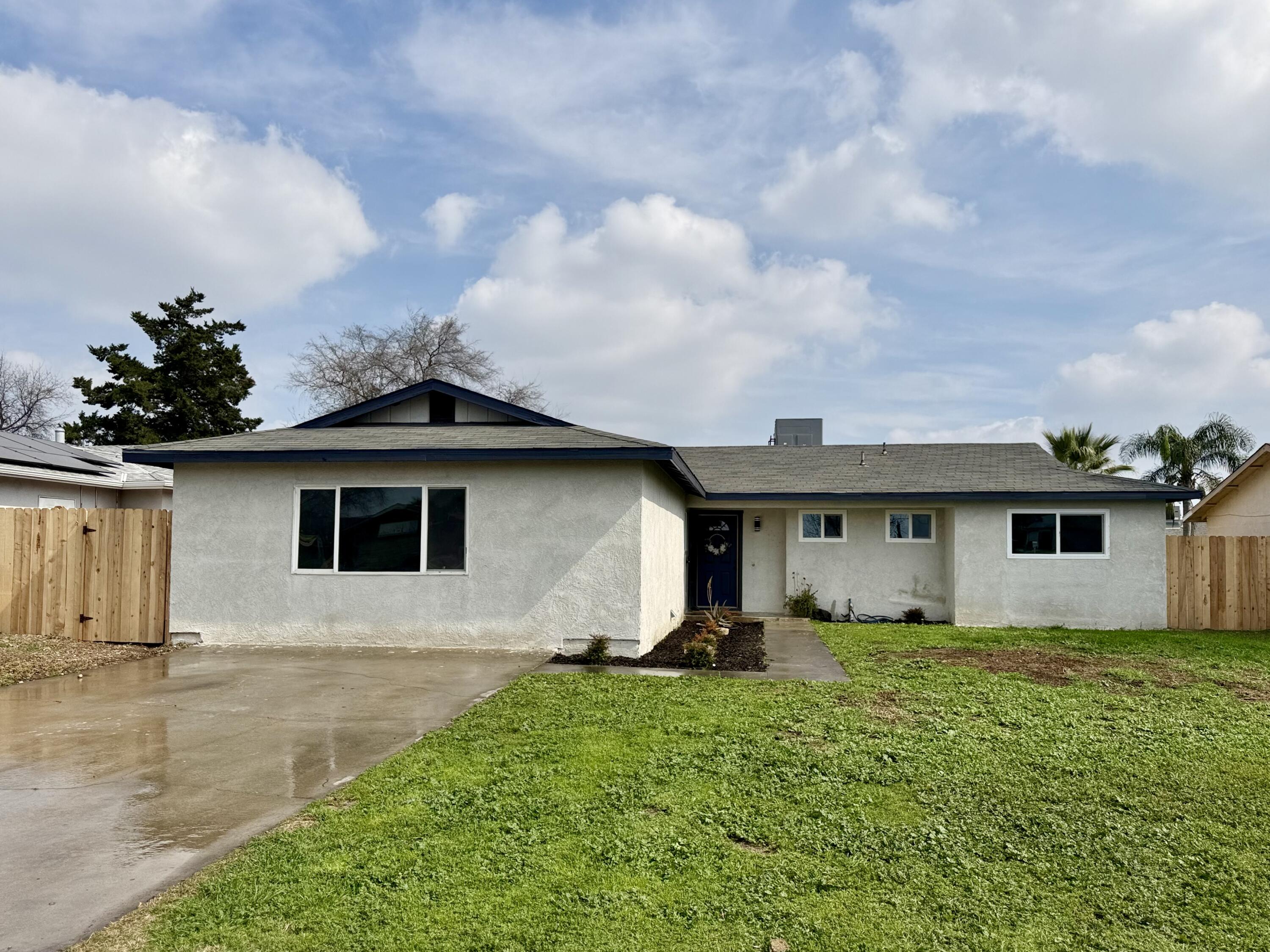 2650 S Chinowth St, Visalia, CA 93277