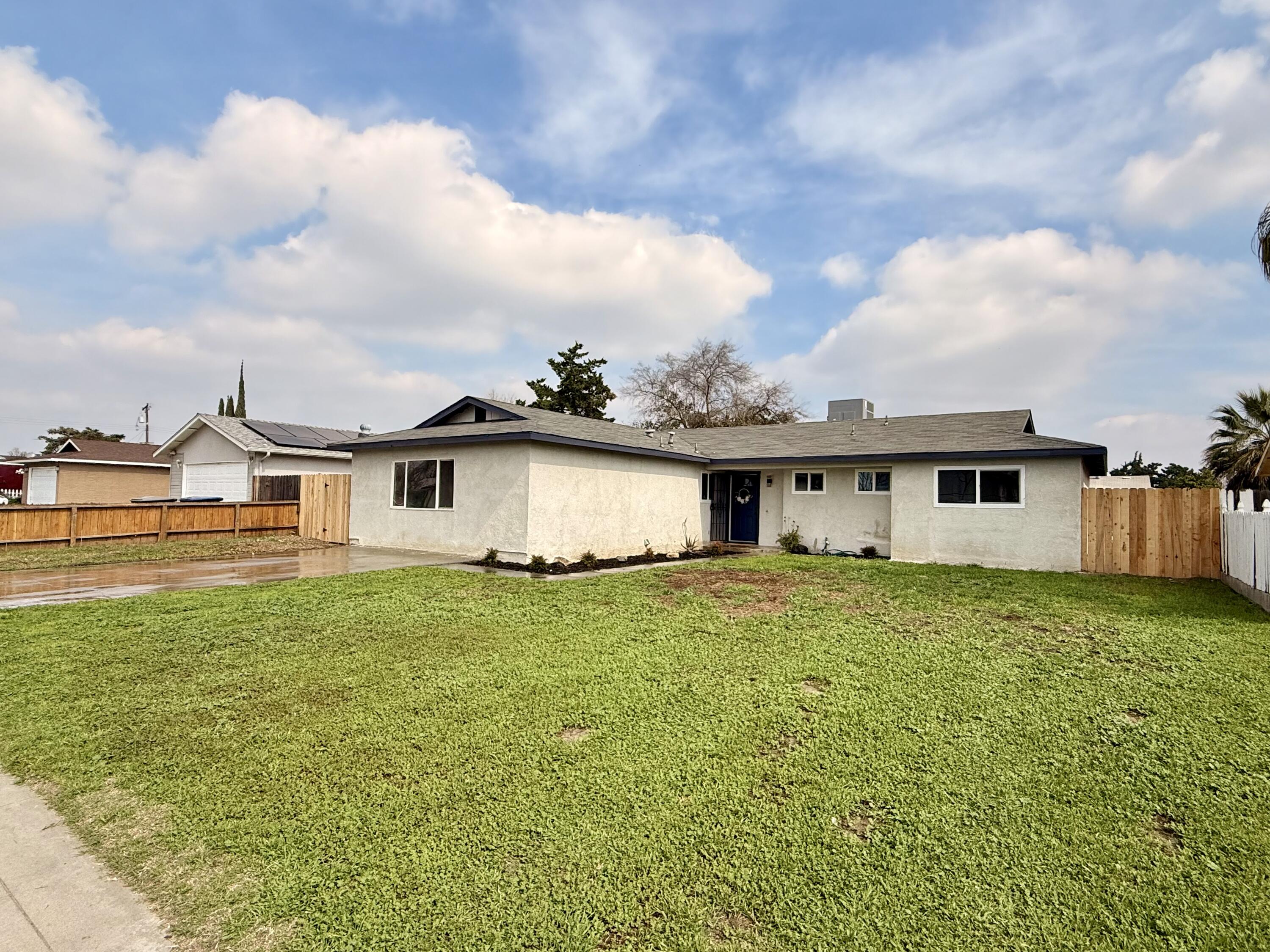 2650 S Chinowth St, Visalia, CA 93277