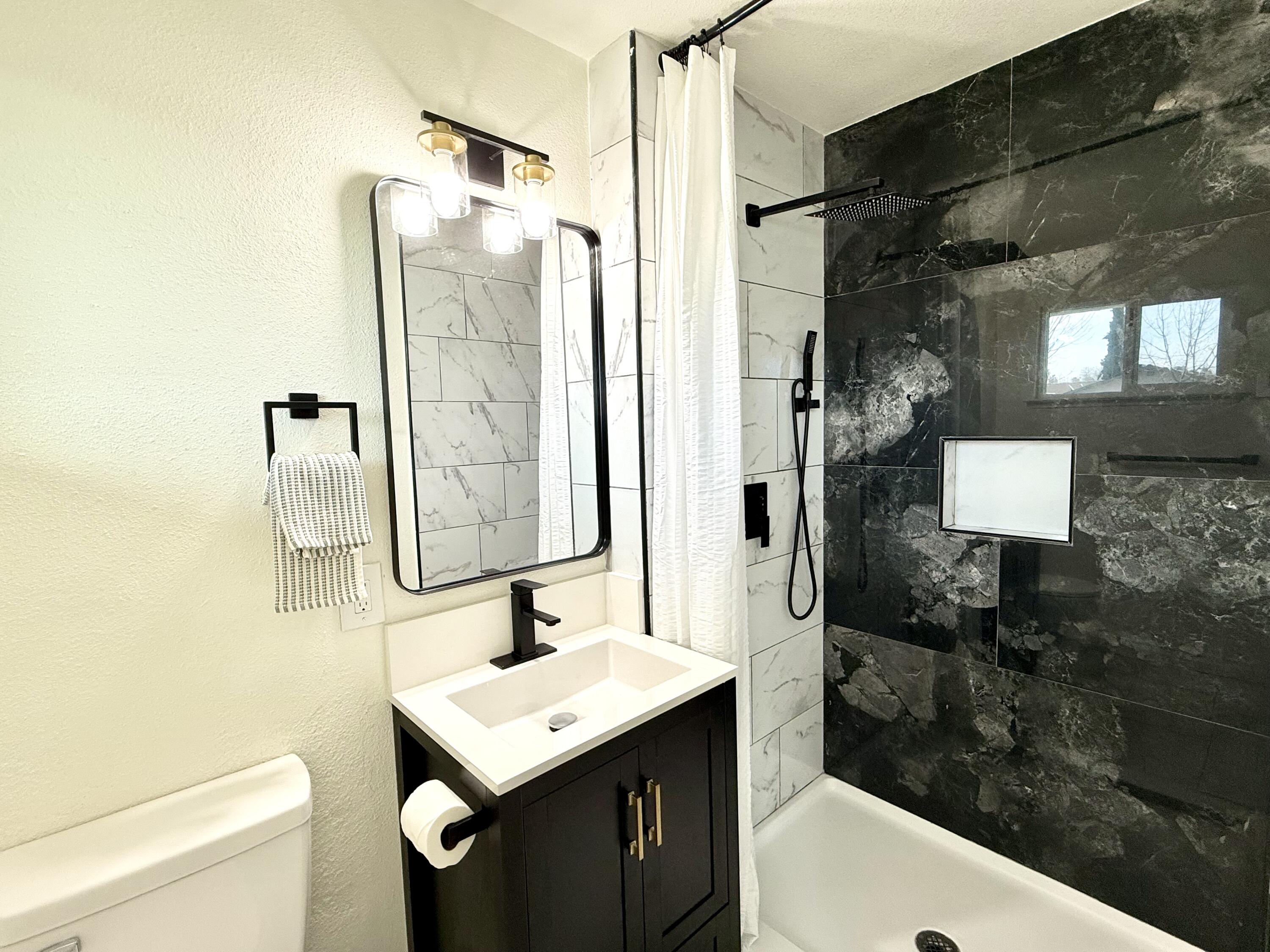 2650 S Chinowth St, Visalia, CA 93277