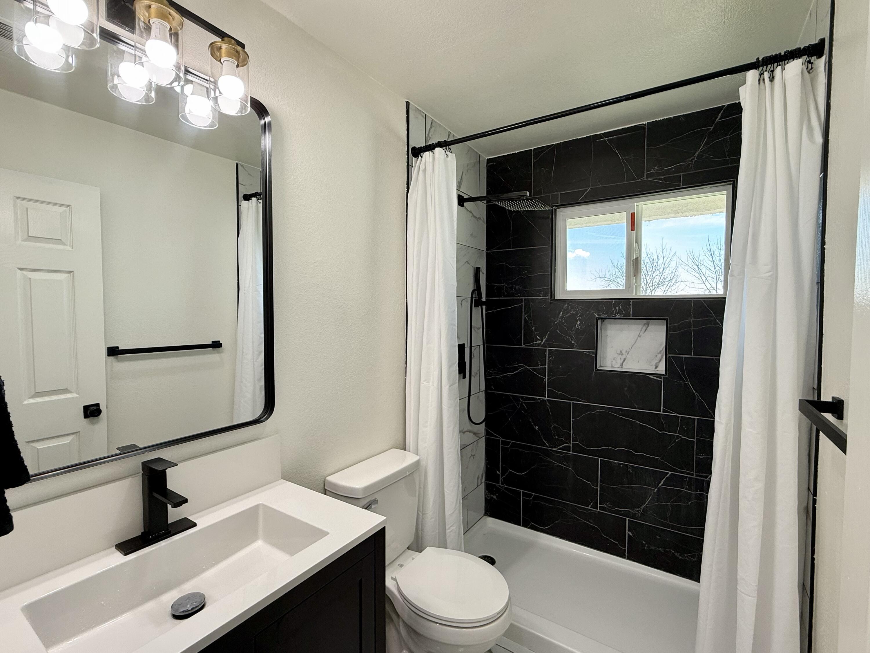 2650 S Chinowth St, Visalia, CA 93277