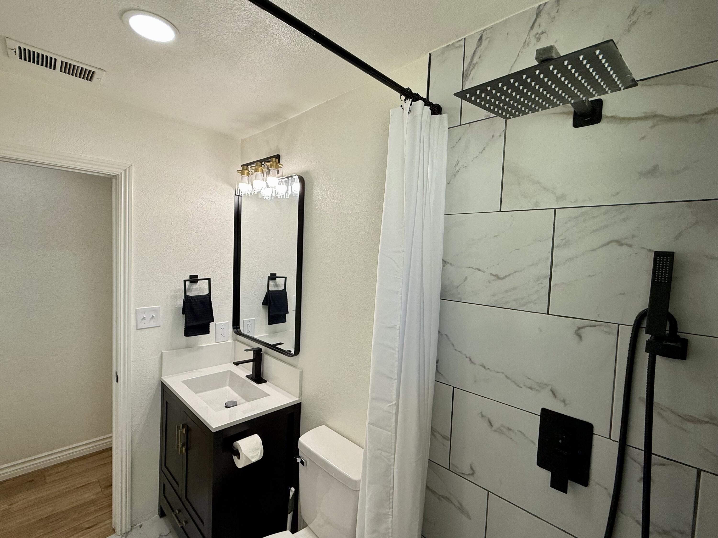 2650 S Chinowth St, Visalia, CA 93277