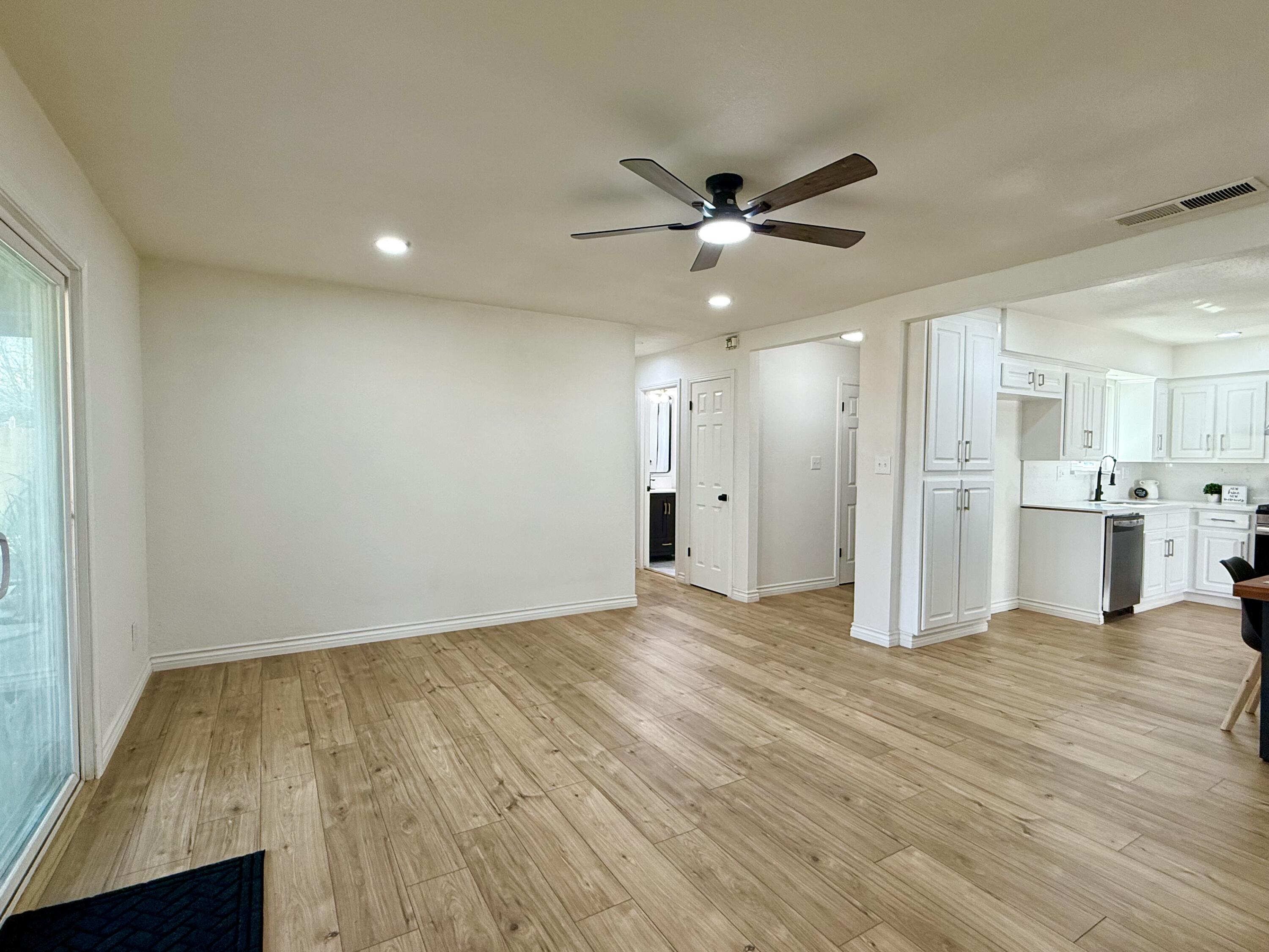 2650 S Chinowth St, Visalia, CA 93277