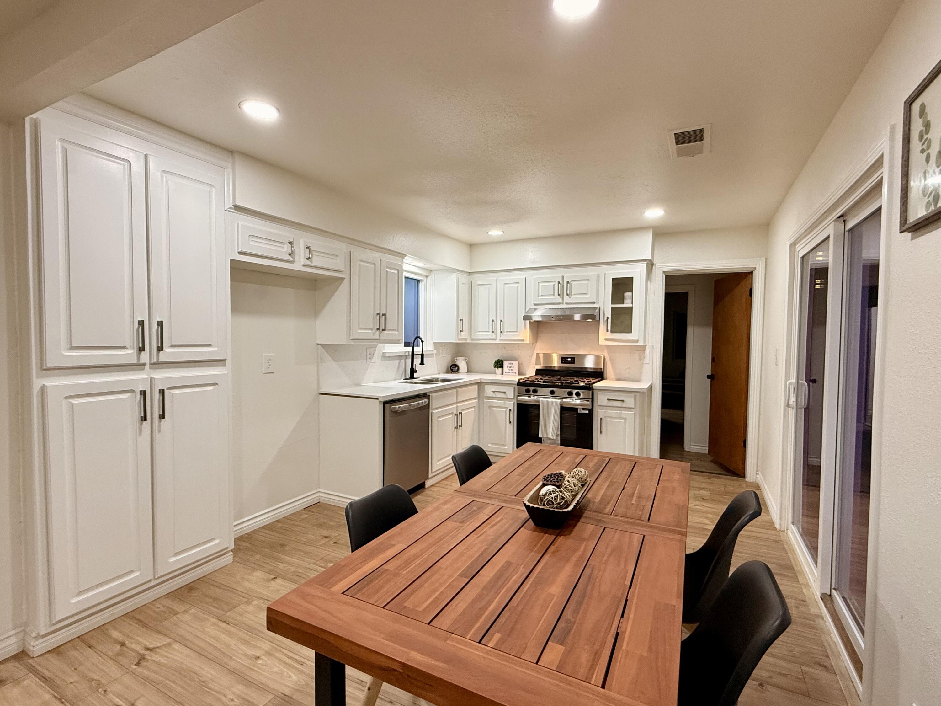 2650 S Chinowth St, Visalia, CA 93277