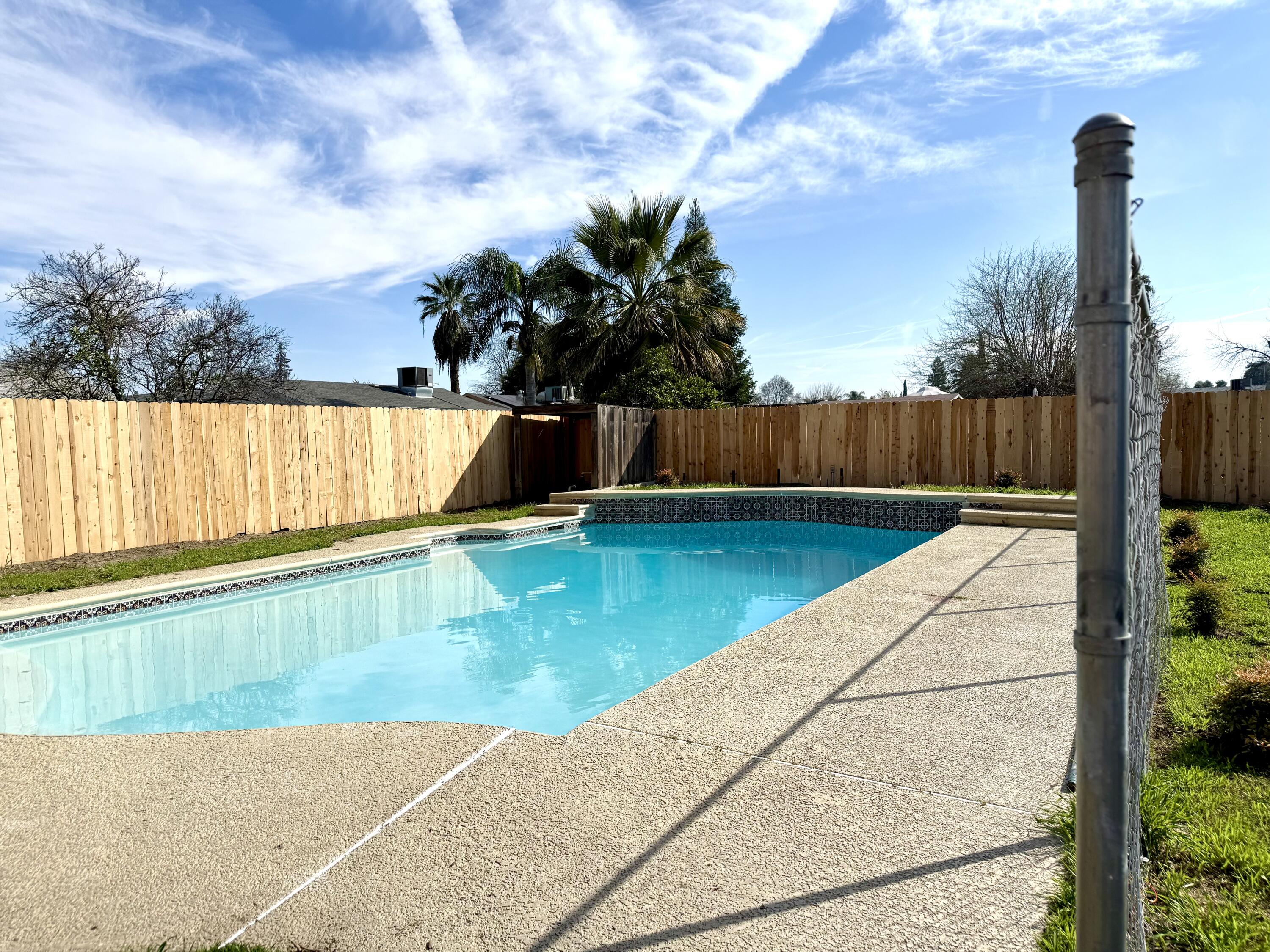 2650 S Chinowth St, Visalia, CA 93277