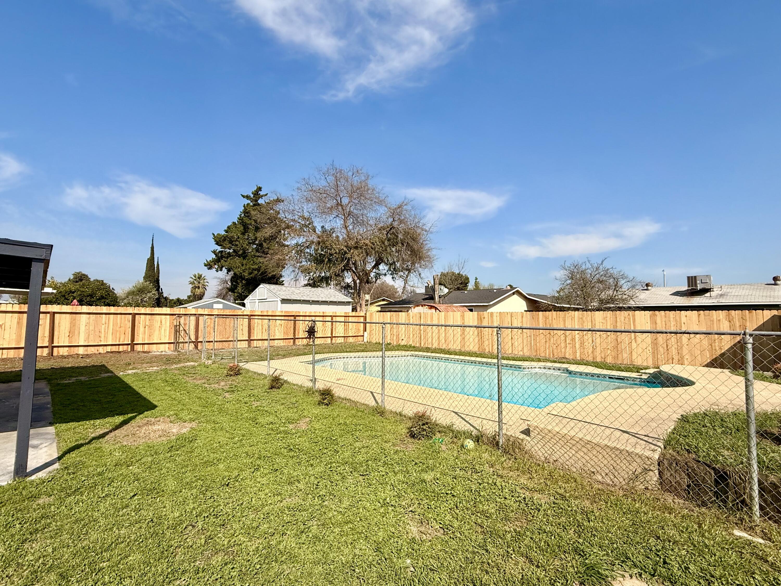 2650 S Chinowth St, Visalia, CA 93277