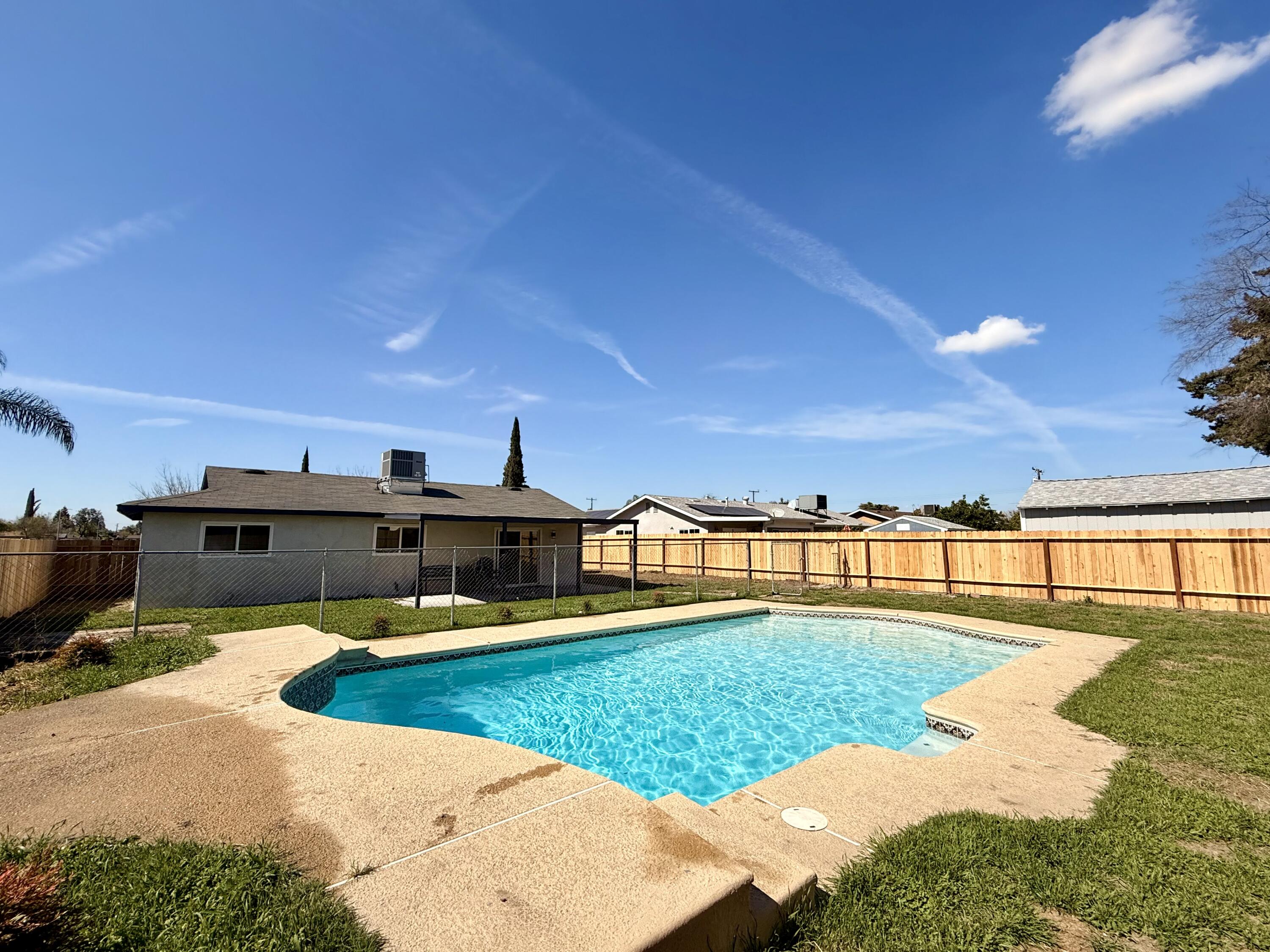 2650 S Chinowth St, Visalia, CA 93277