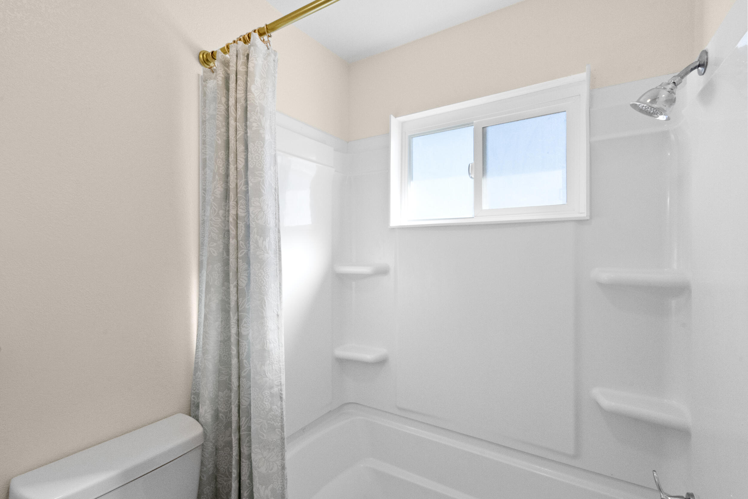 760 Crass Ave, Hanford, CA 93230